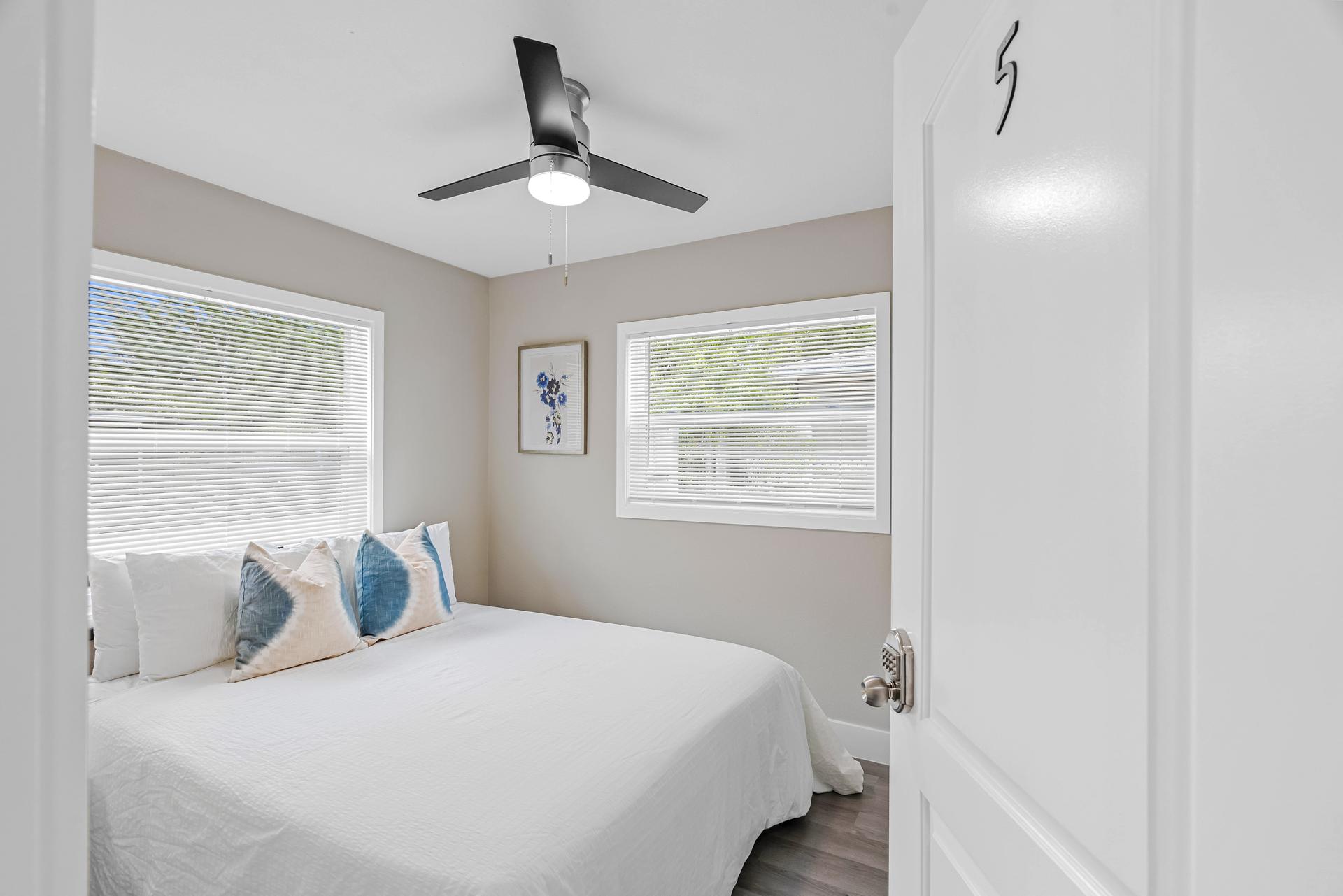 bedroom, detected:ceiling fan, bed, window blind