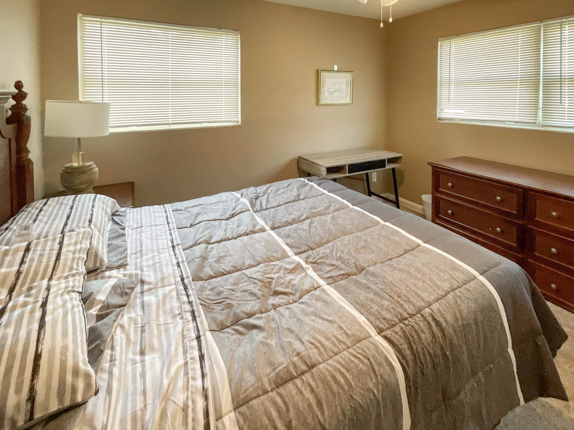 bedroom, detected:window blind, ceiling fan, bed