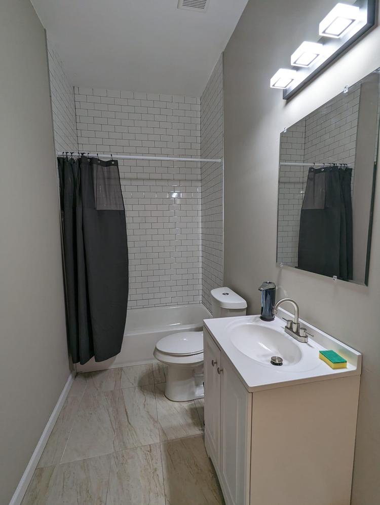 Bathroom(s)