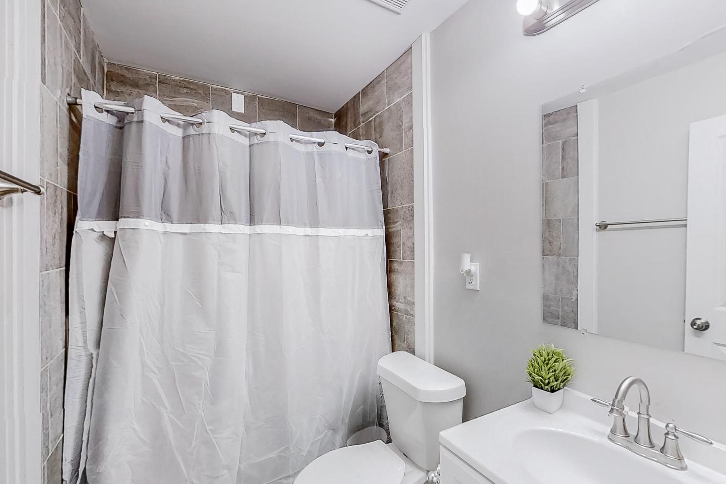 Bathroom(s)