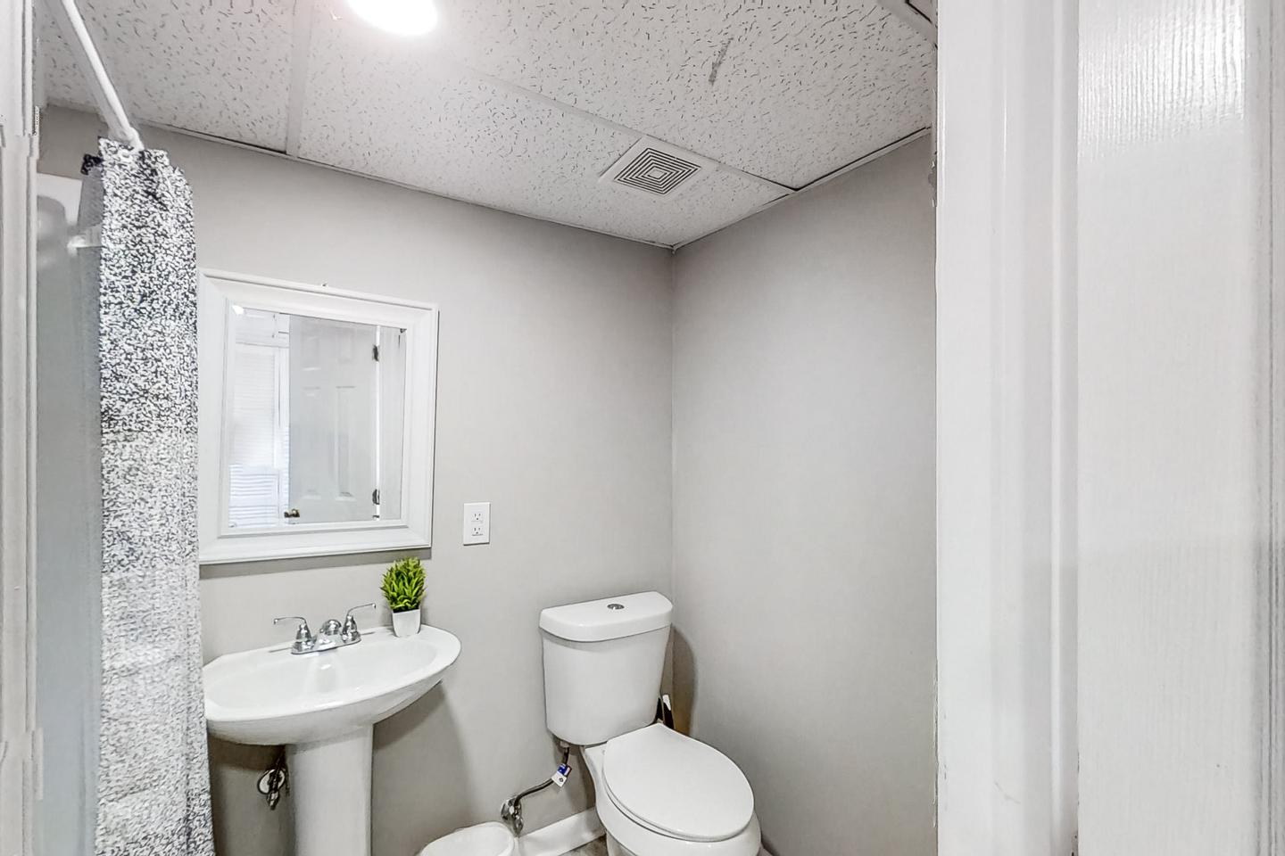 Bathroom(s)