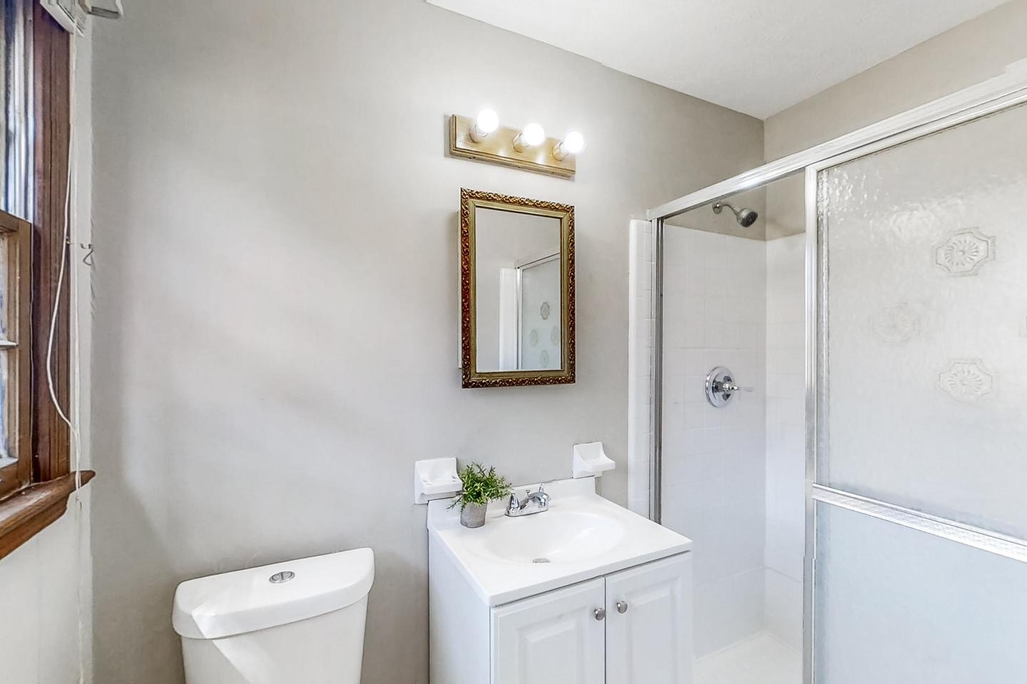 Bathroom(s)
