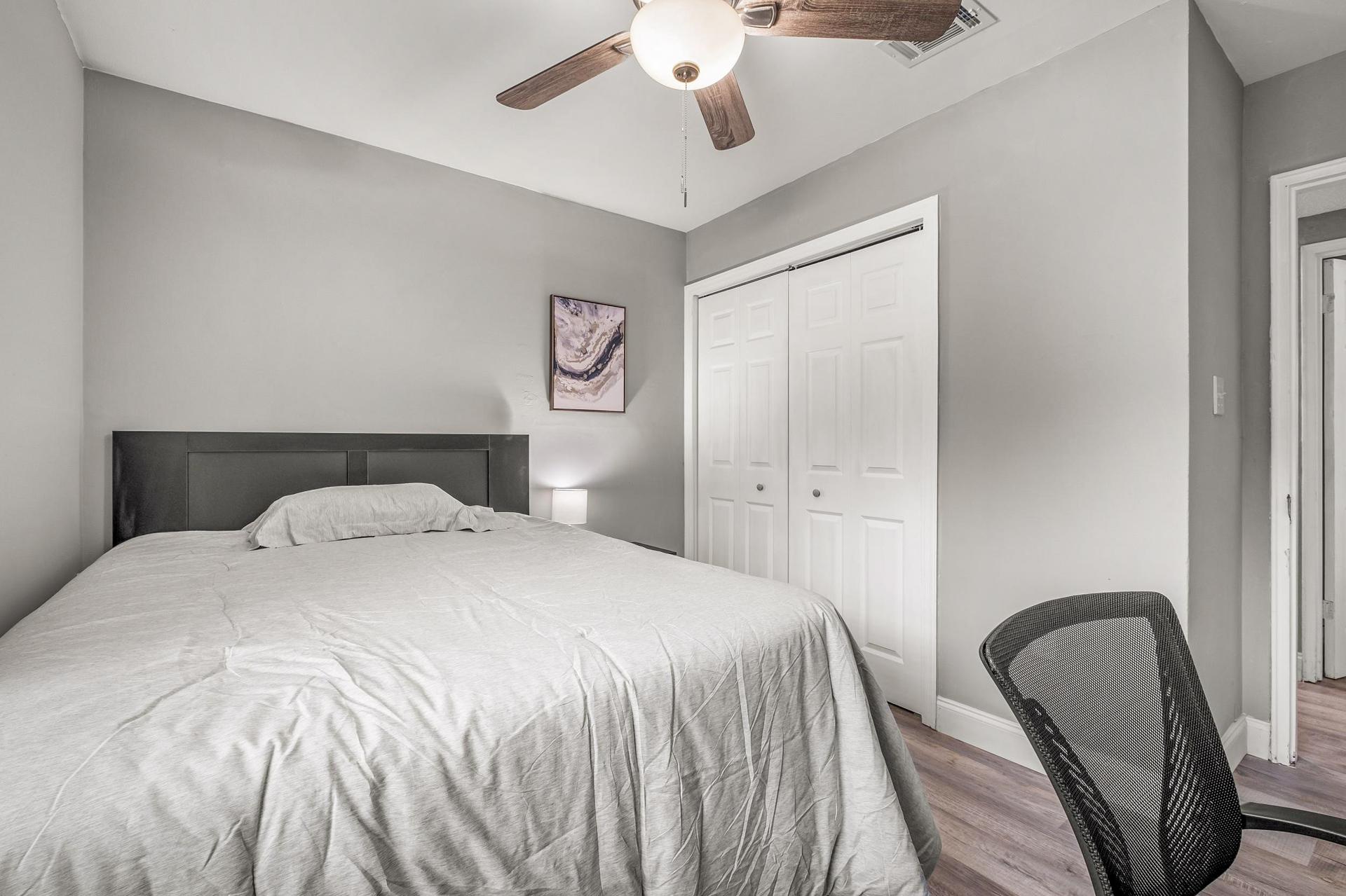 bedroom, detected:ceiling fan, bed