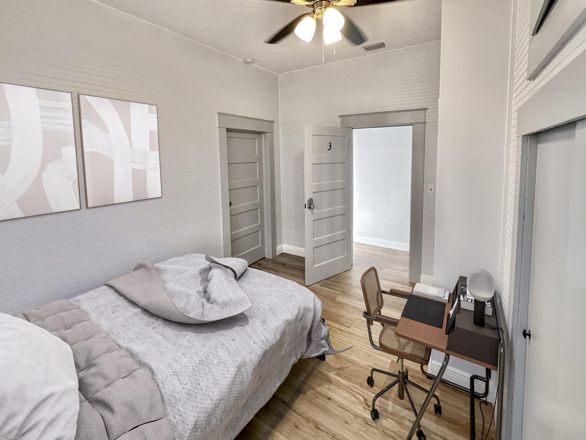 bedroom, detected:ceiling fan, bed