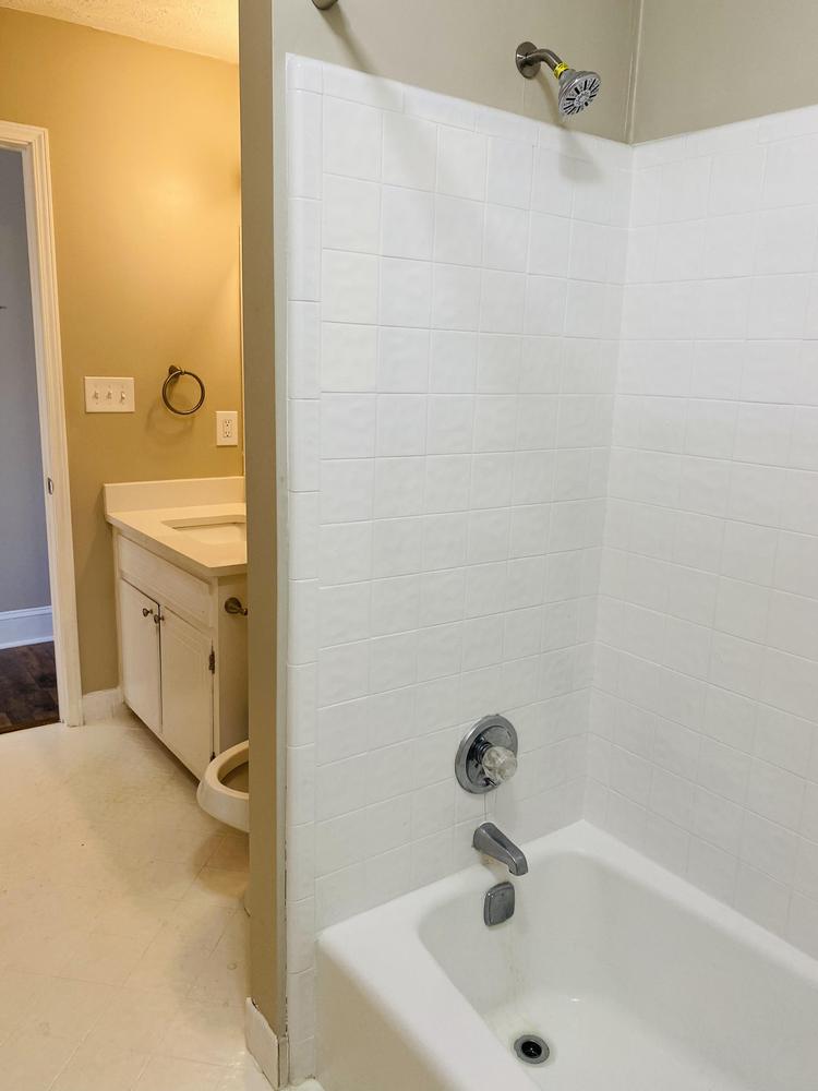 Bathroom(s)