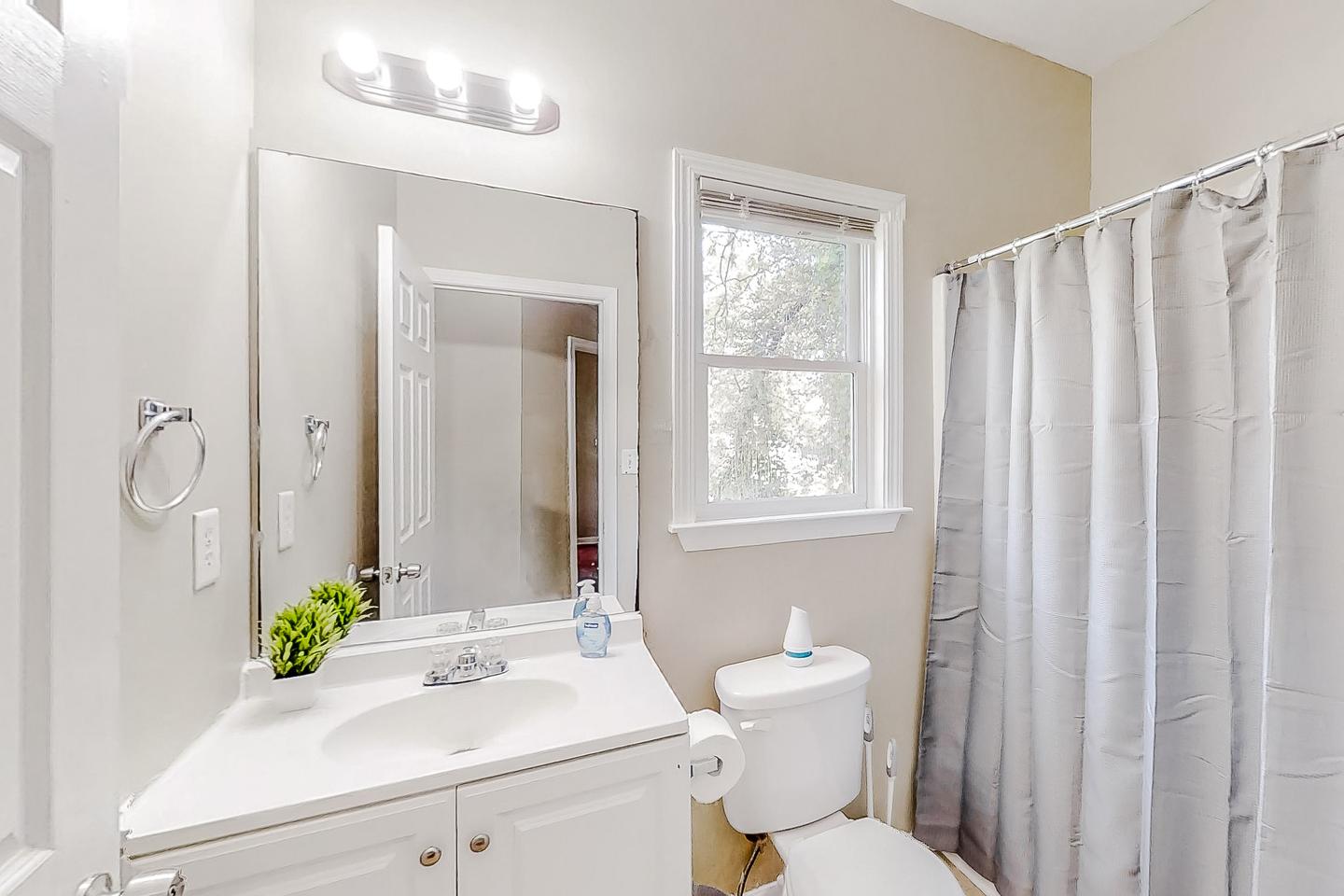 Bathroom(s)