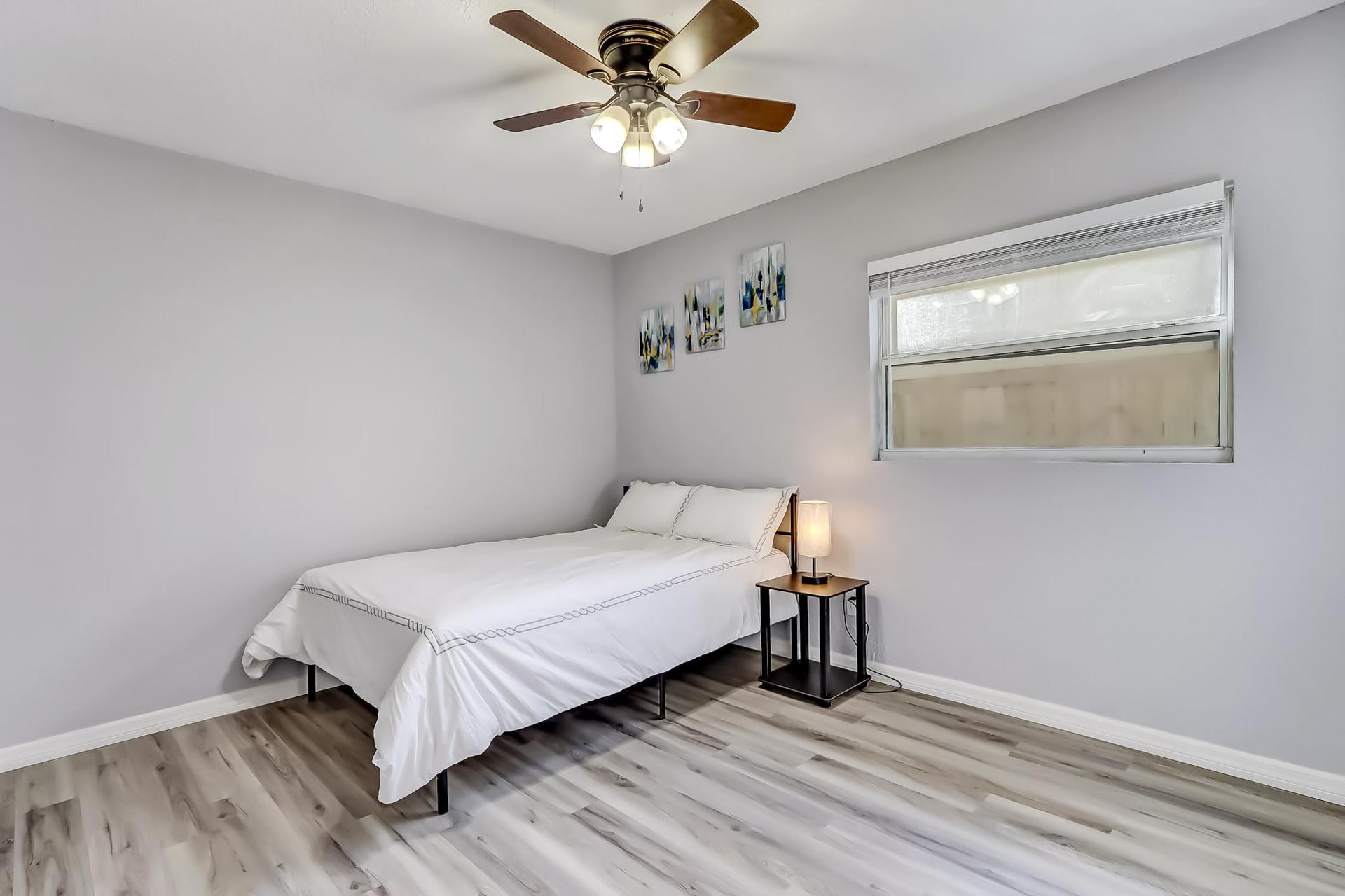 bedroom, detected:ceiling fan, bed, window blind
