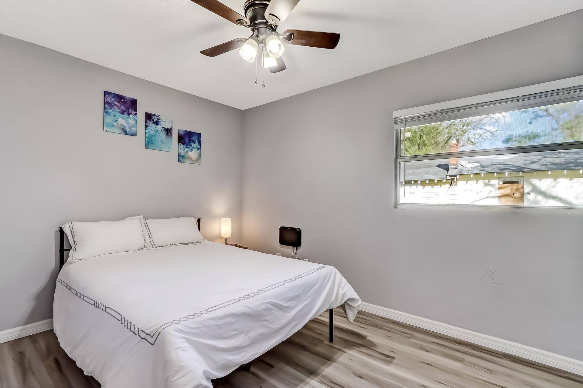 bedroom, detected:ceiling fan, bed, window blind