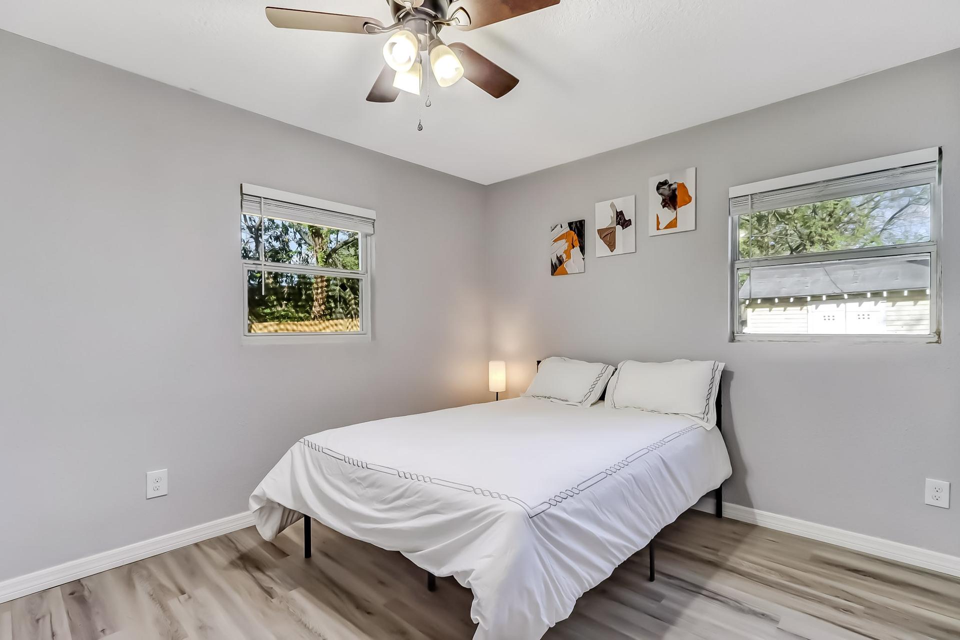 bedroom, detected:ceiling fan, window blind, bed