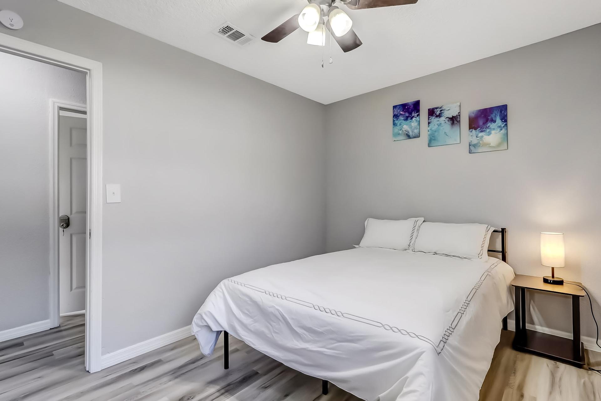 bedroom, detected:ceiling fan, bed