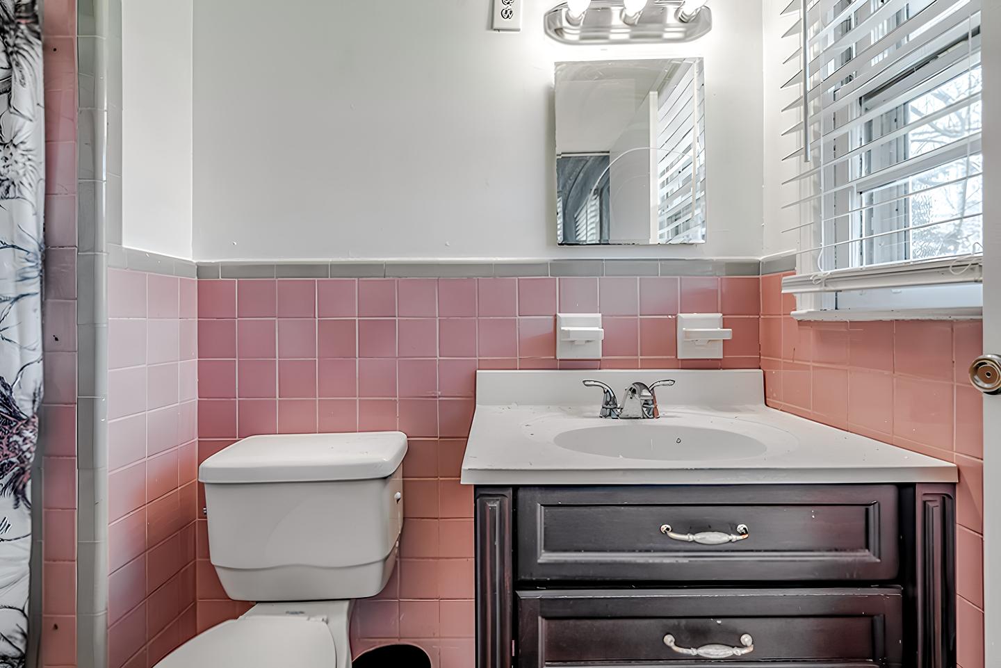 Bathroom(s)