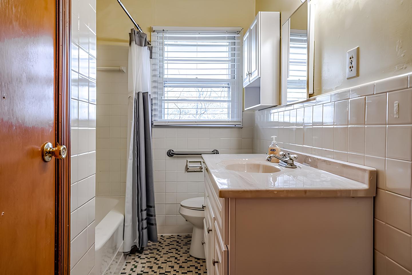 Bathroom(s)