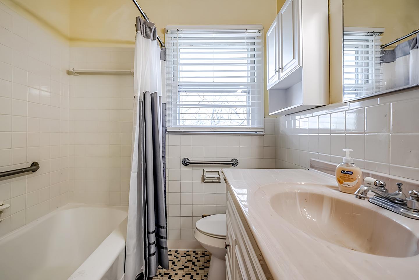 Bathroom(s)