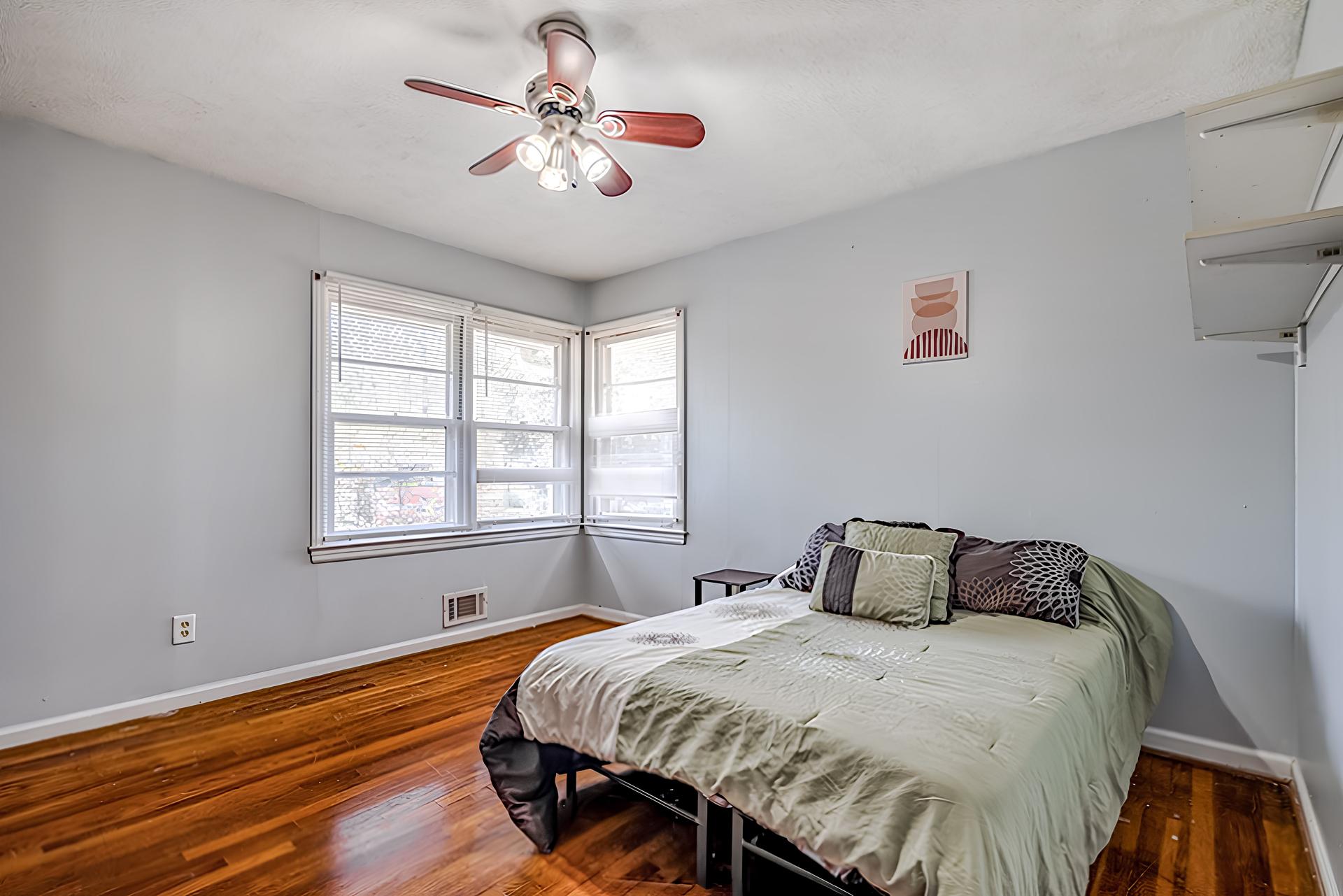 bedroom, detected:ceiling fan, window blind, bed