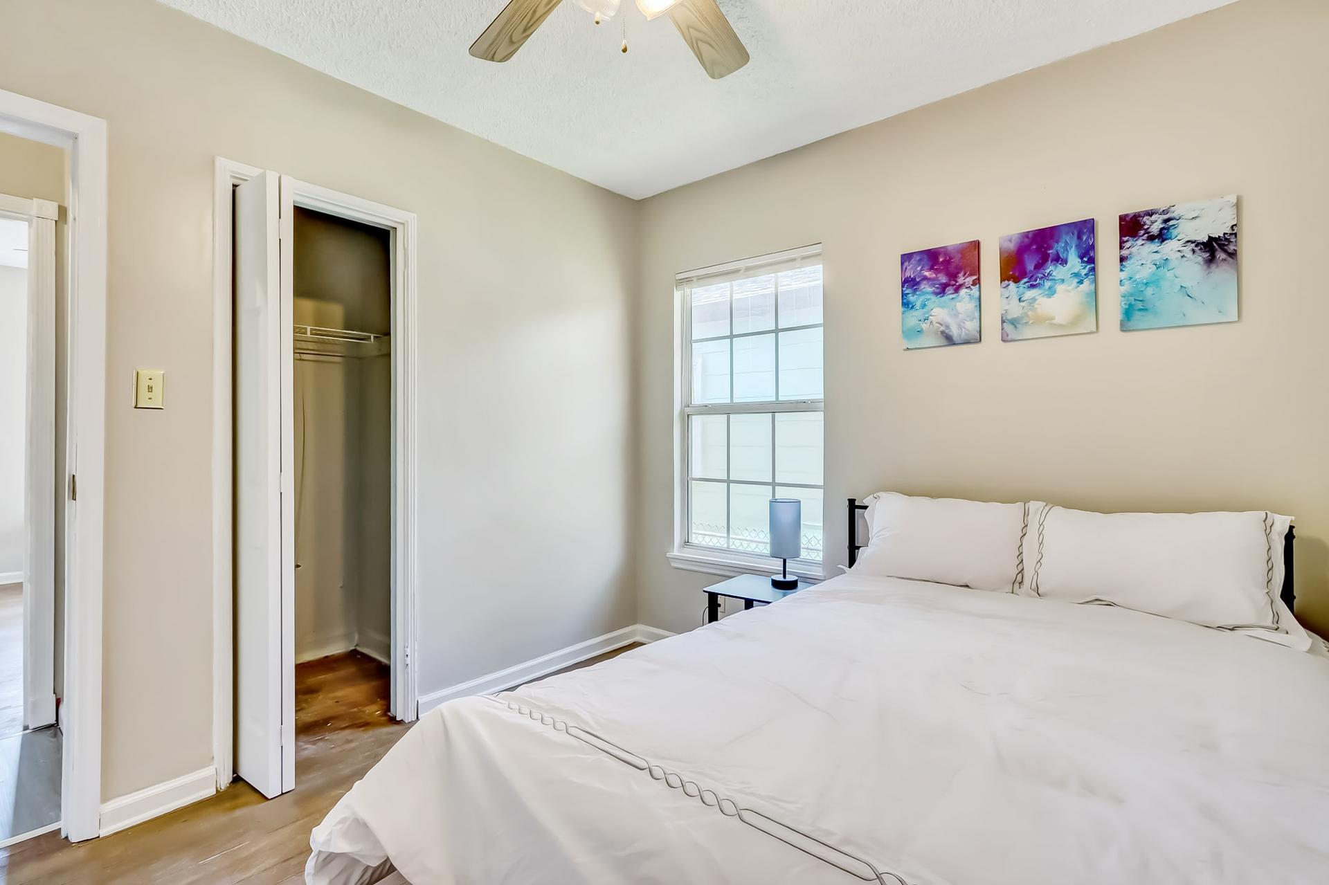 bedroom, detected:ceiling fan, bed, window blind