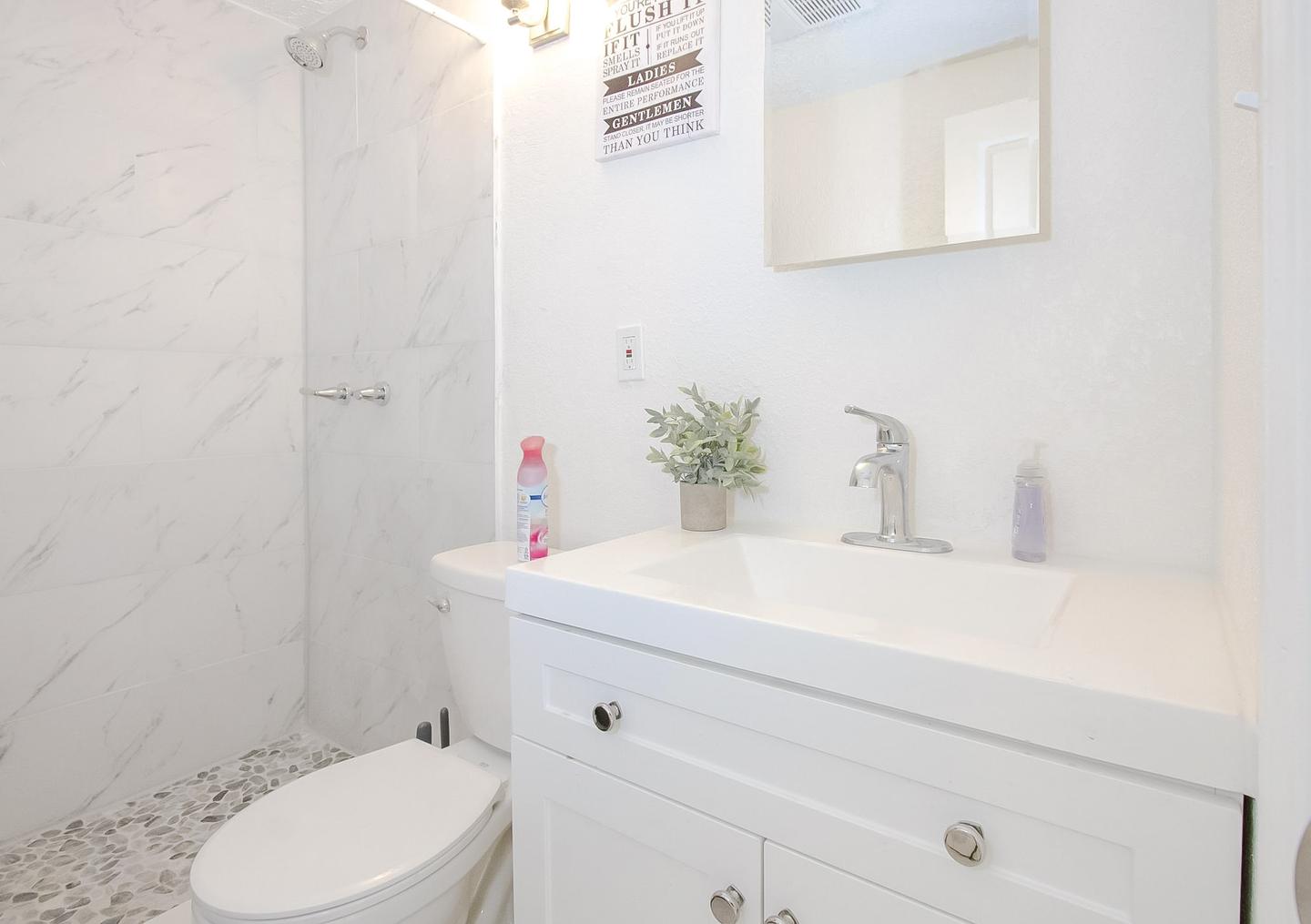 Bathroom(s)