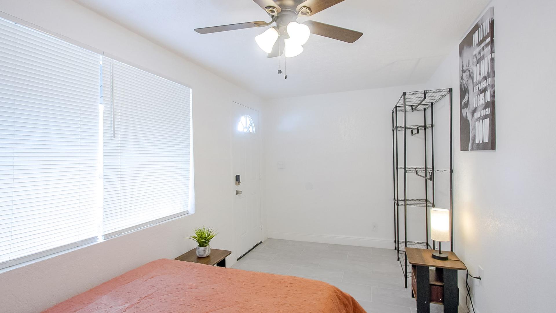 bedroom, detected:ceiling fan, window blind, bed