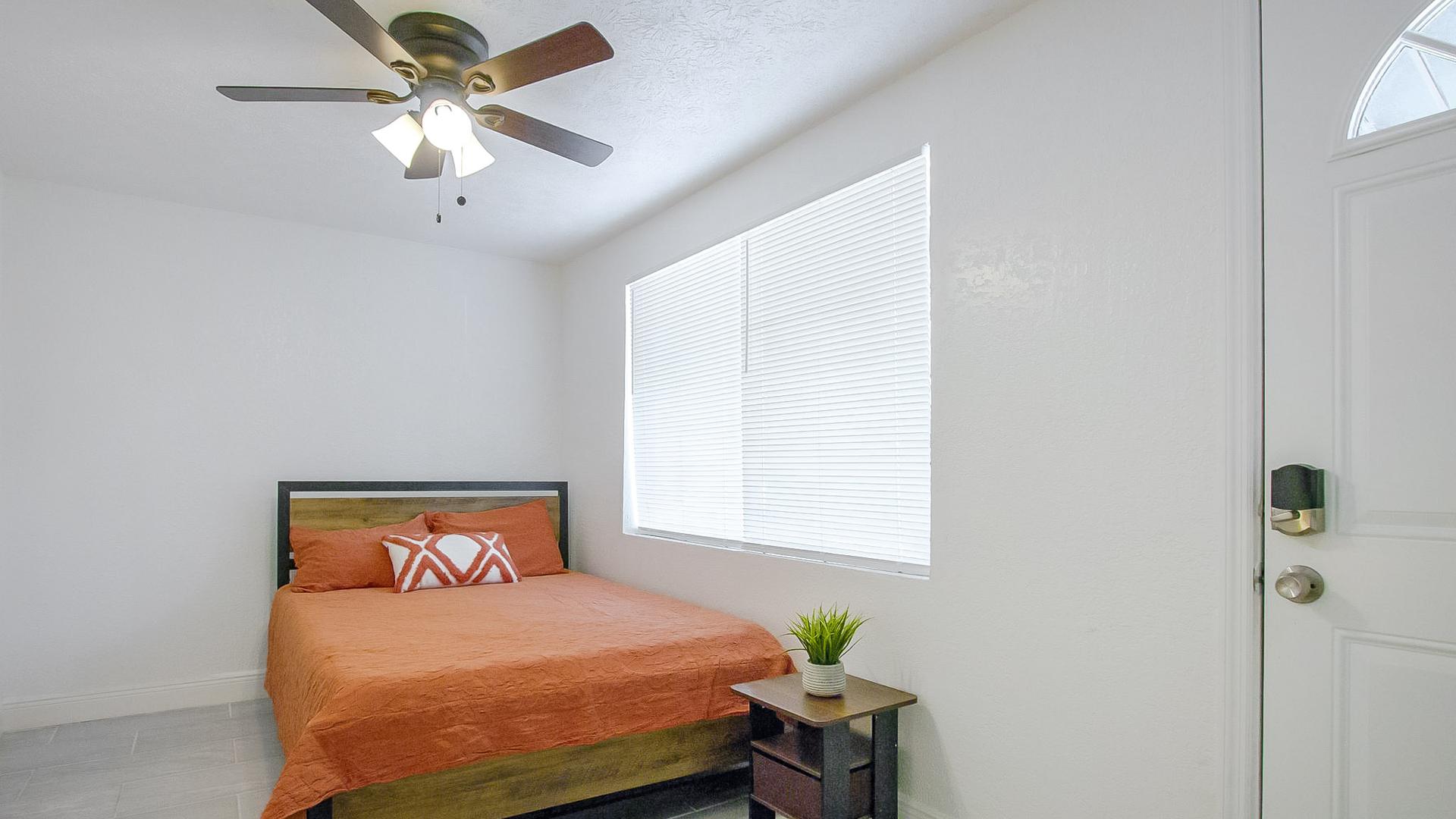 bedroom, detected:ceiling fan, window blind, bed