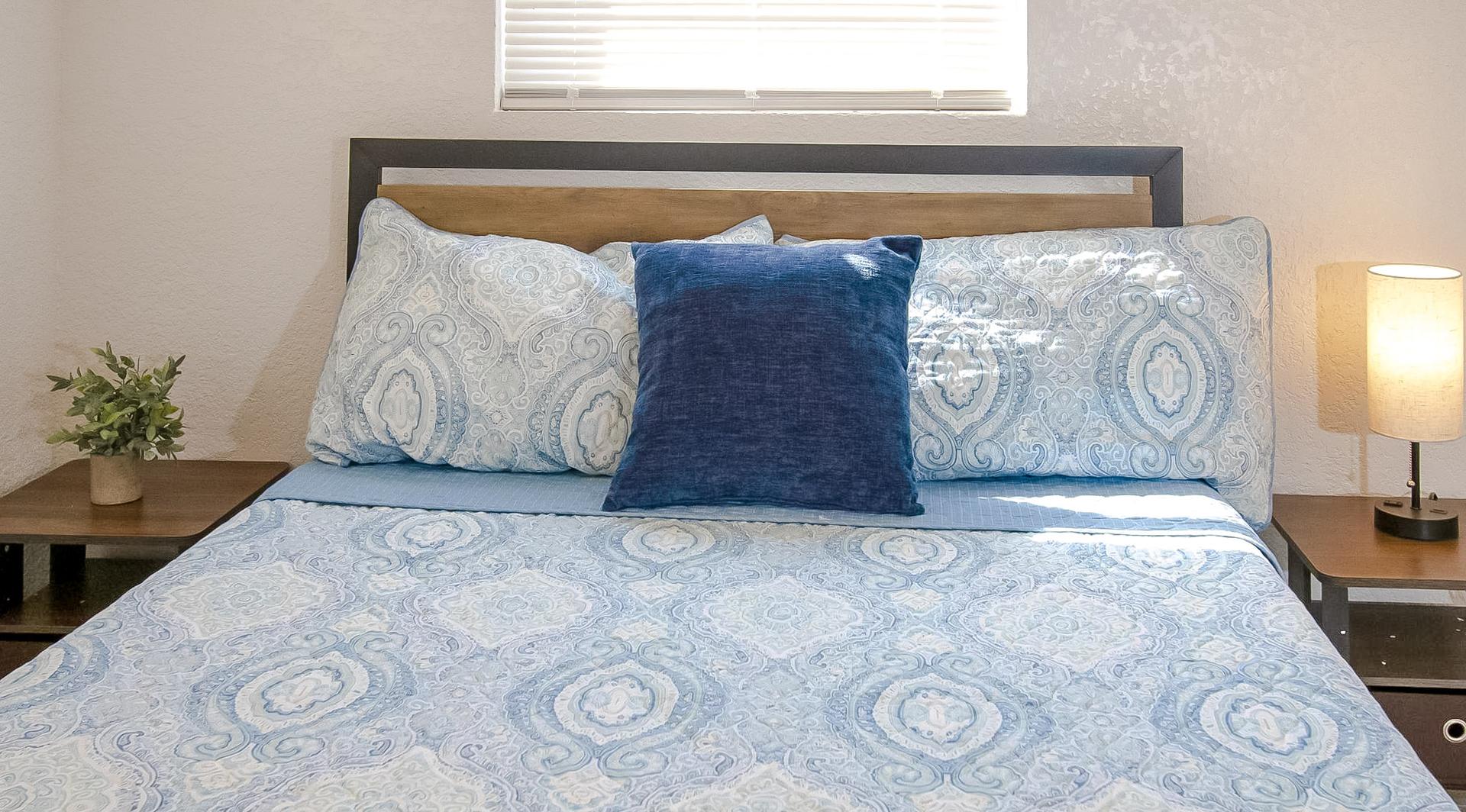 bedroom, detected:bed, window blind