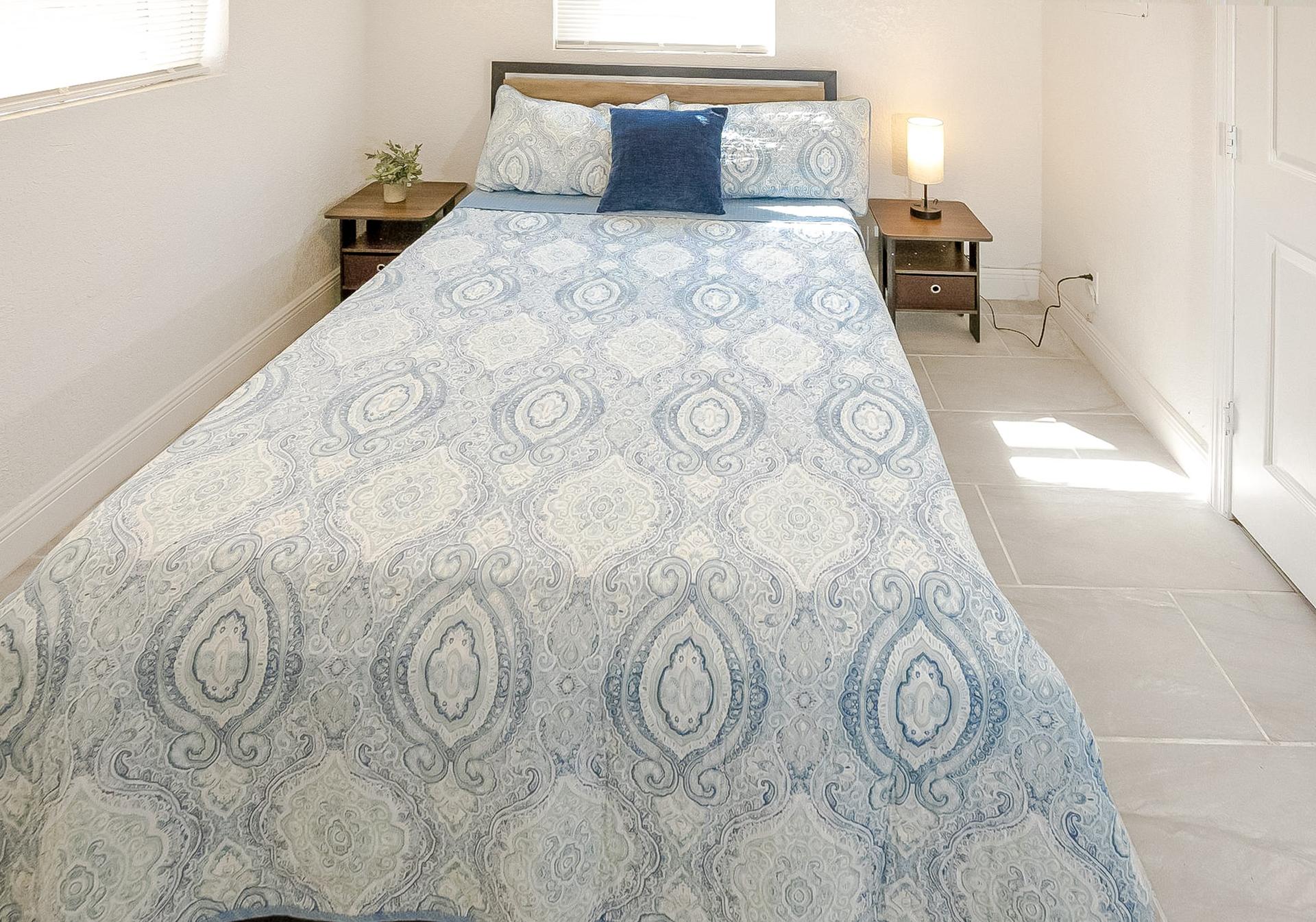 bedroom, detected:bed, carpet