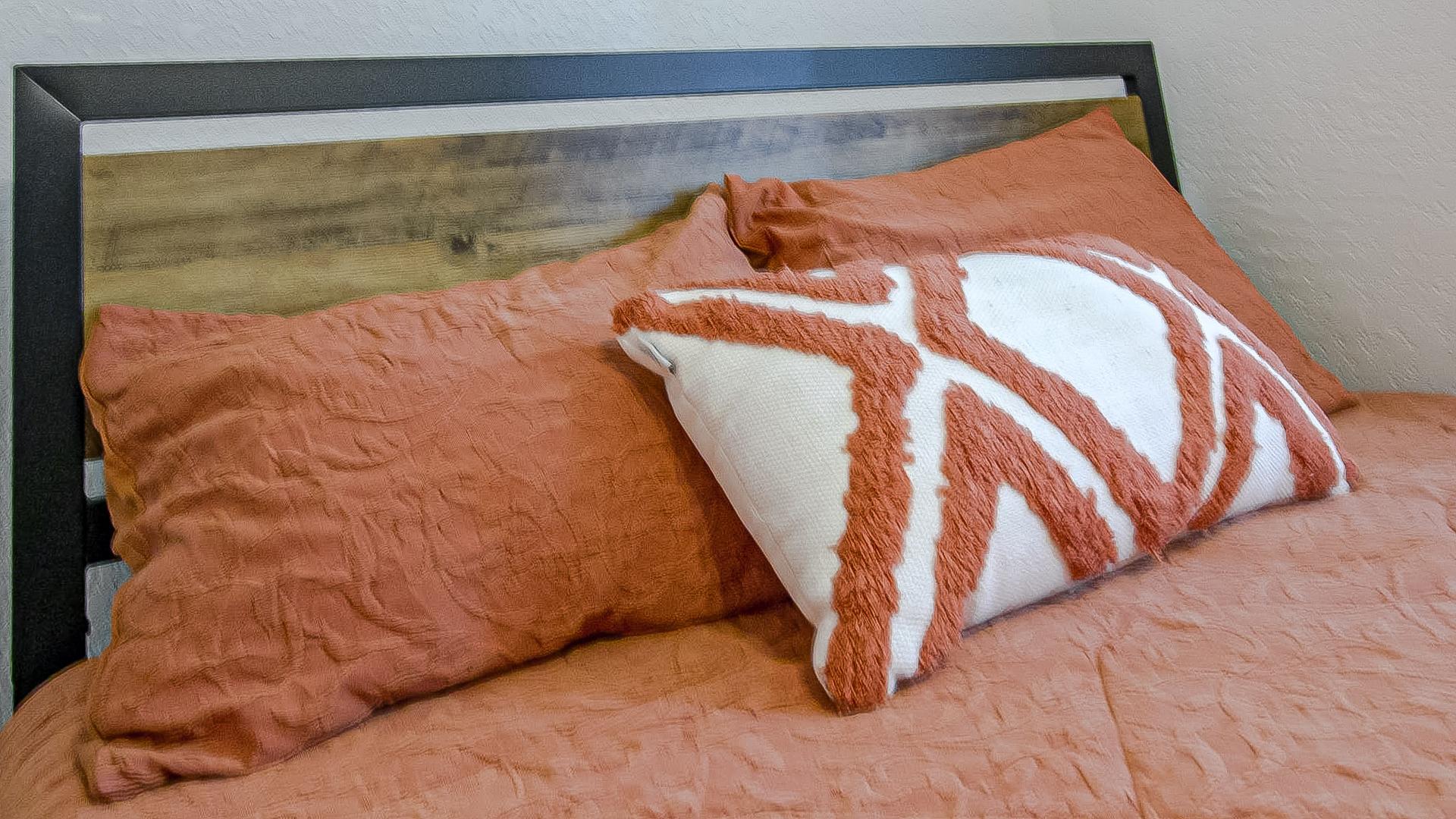 bedroom, detected:bed