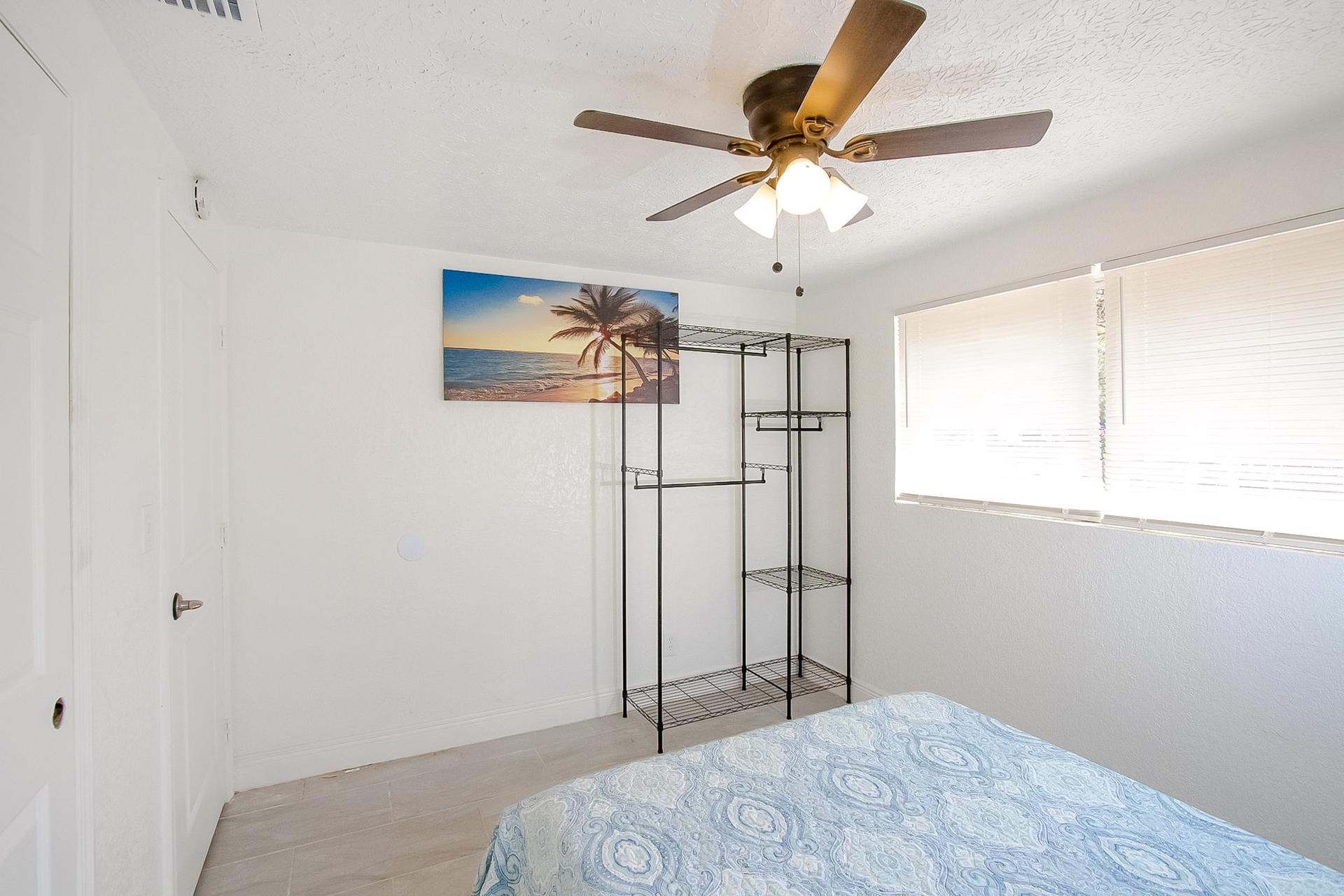 bedroom, detected:ceiling fan, window blind, bed
