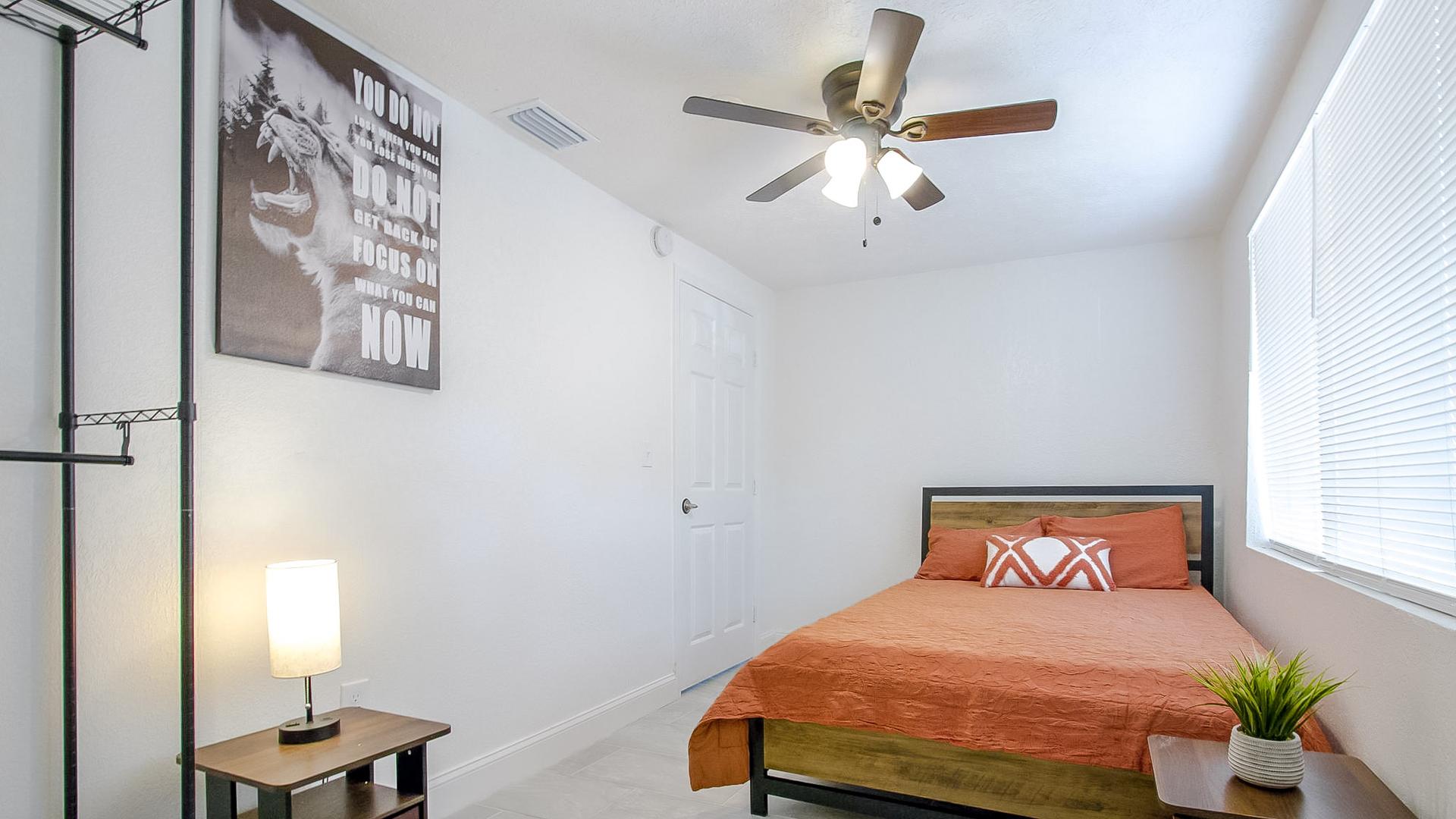 bedroom, detected:ceiling fan, window blind, bed