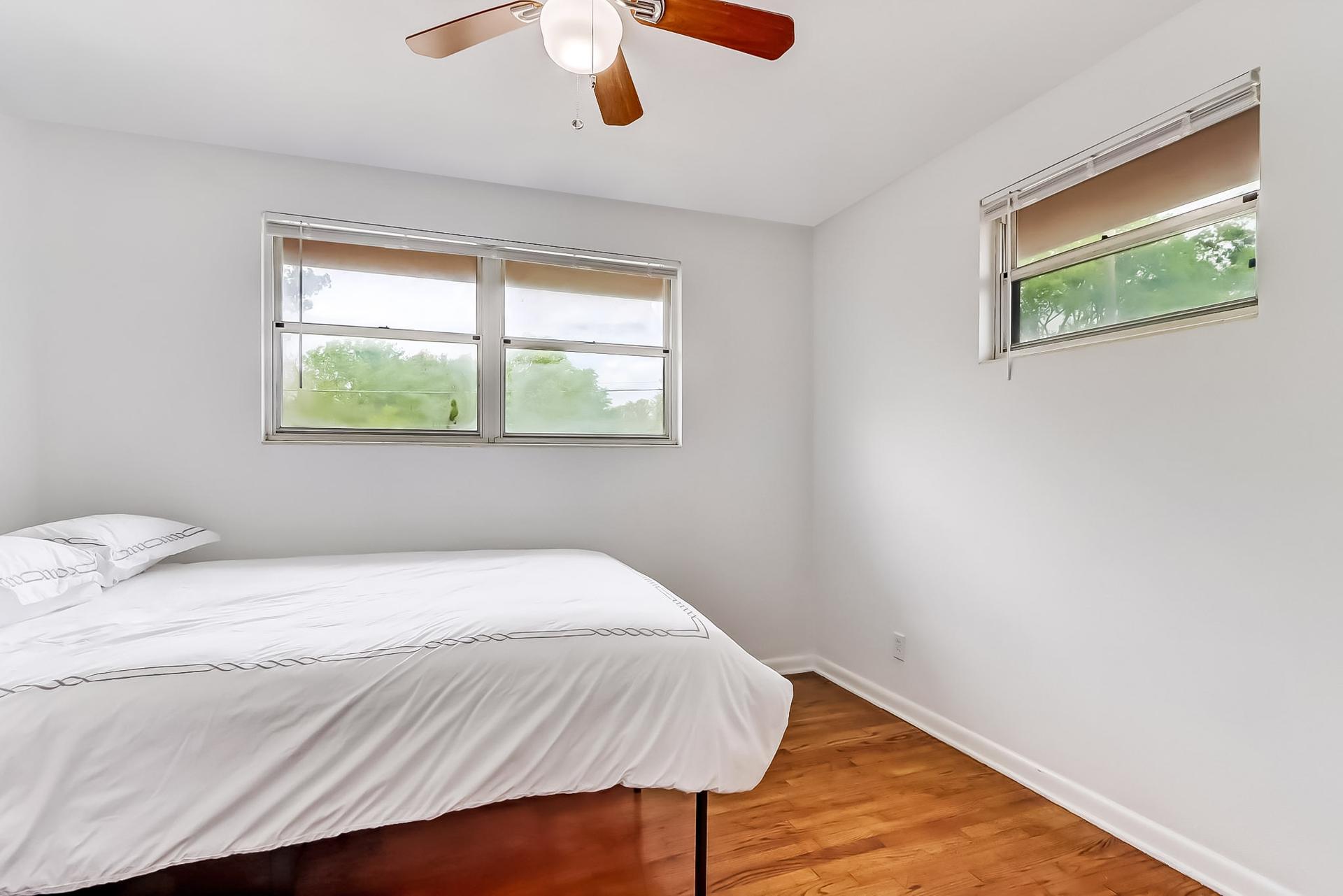 bedroom, detected:ceiling fan, window blind, bed