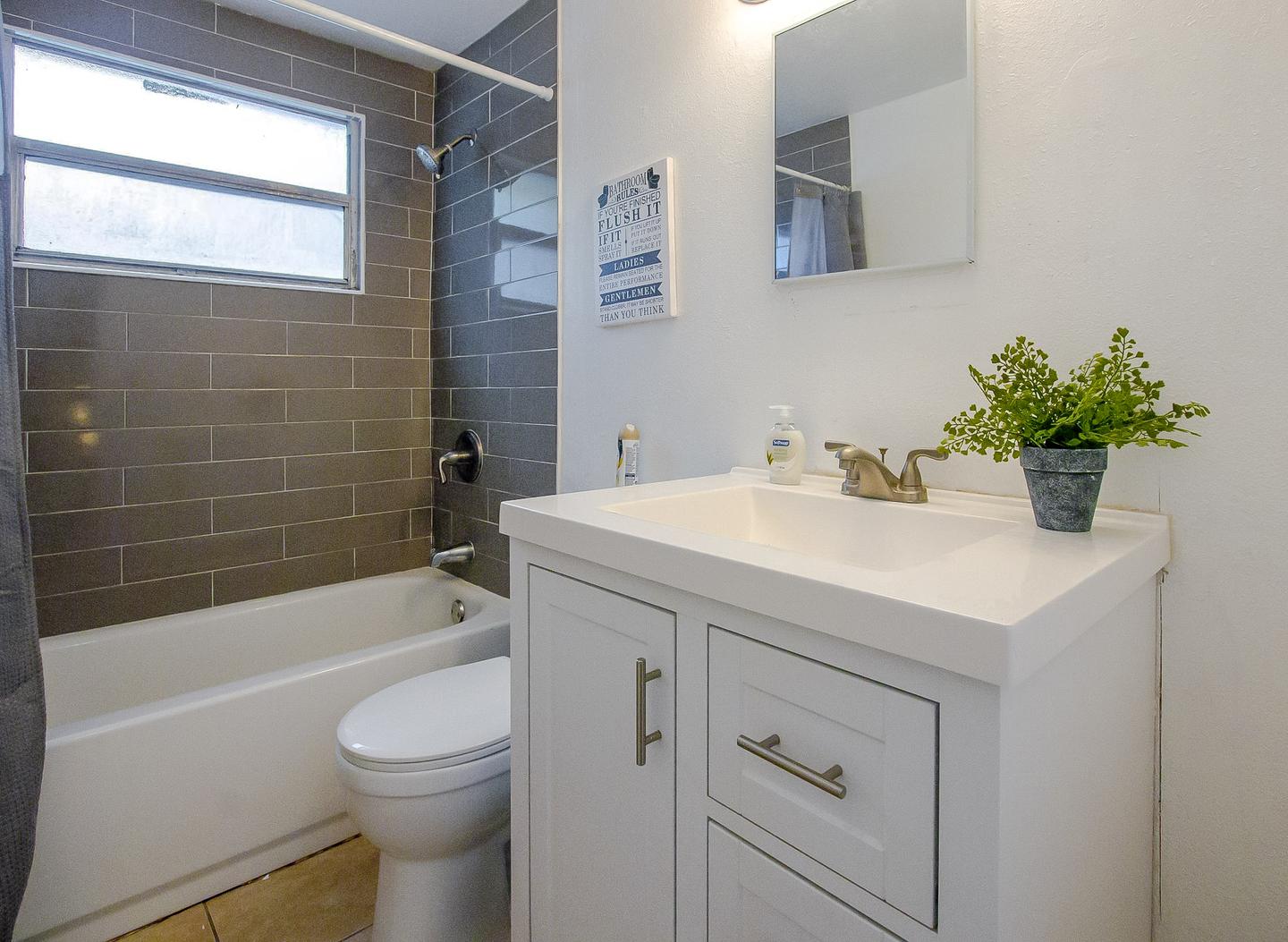 Bathroom(s)