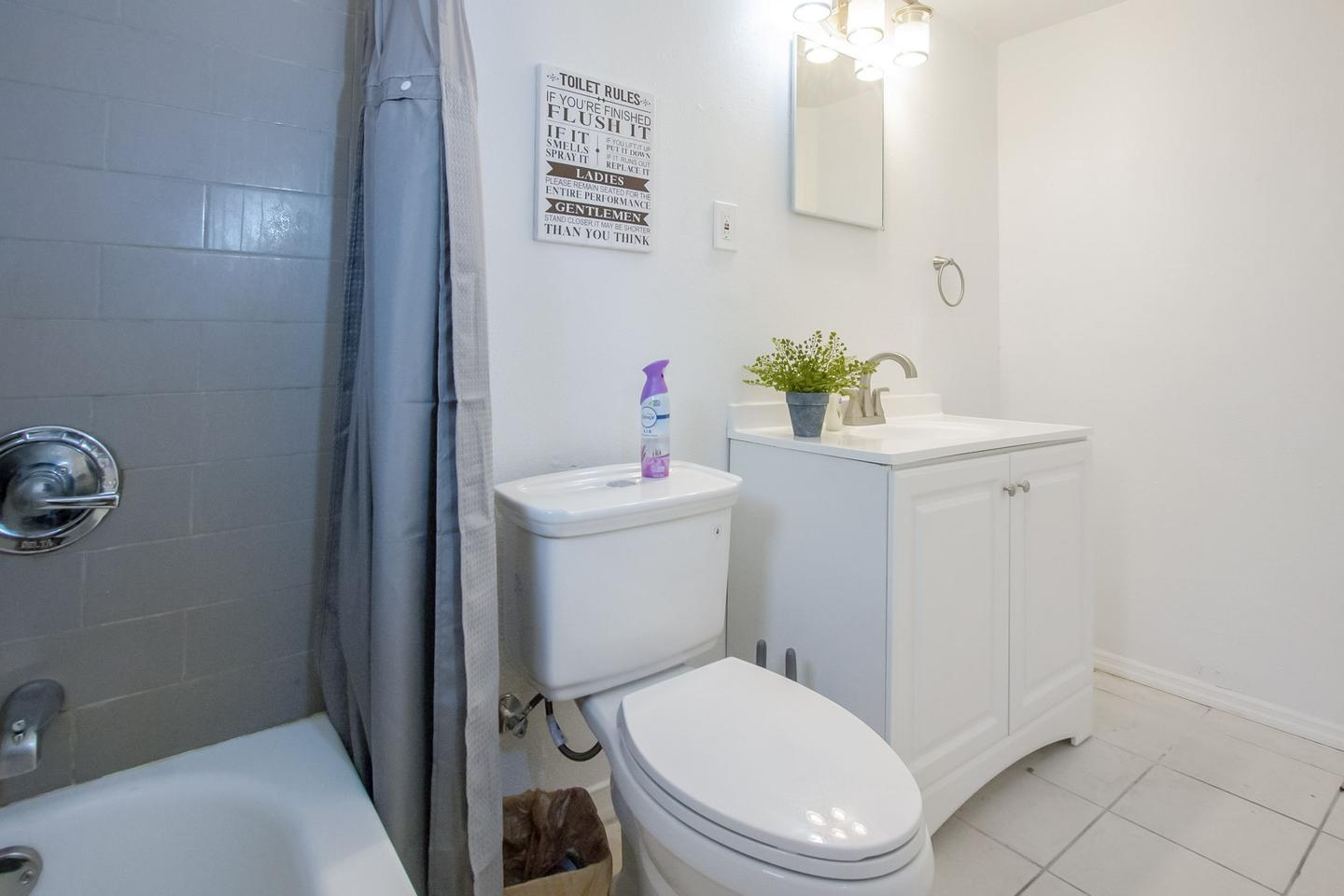Bathroom(s)