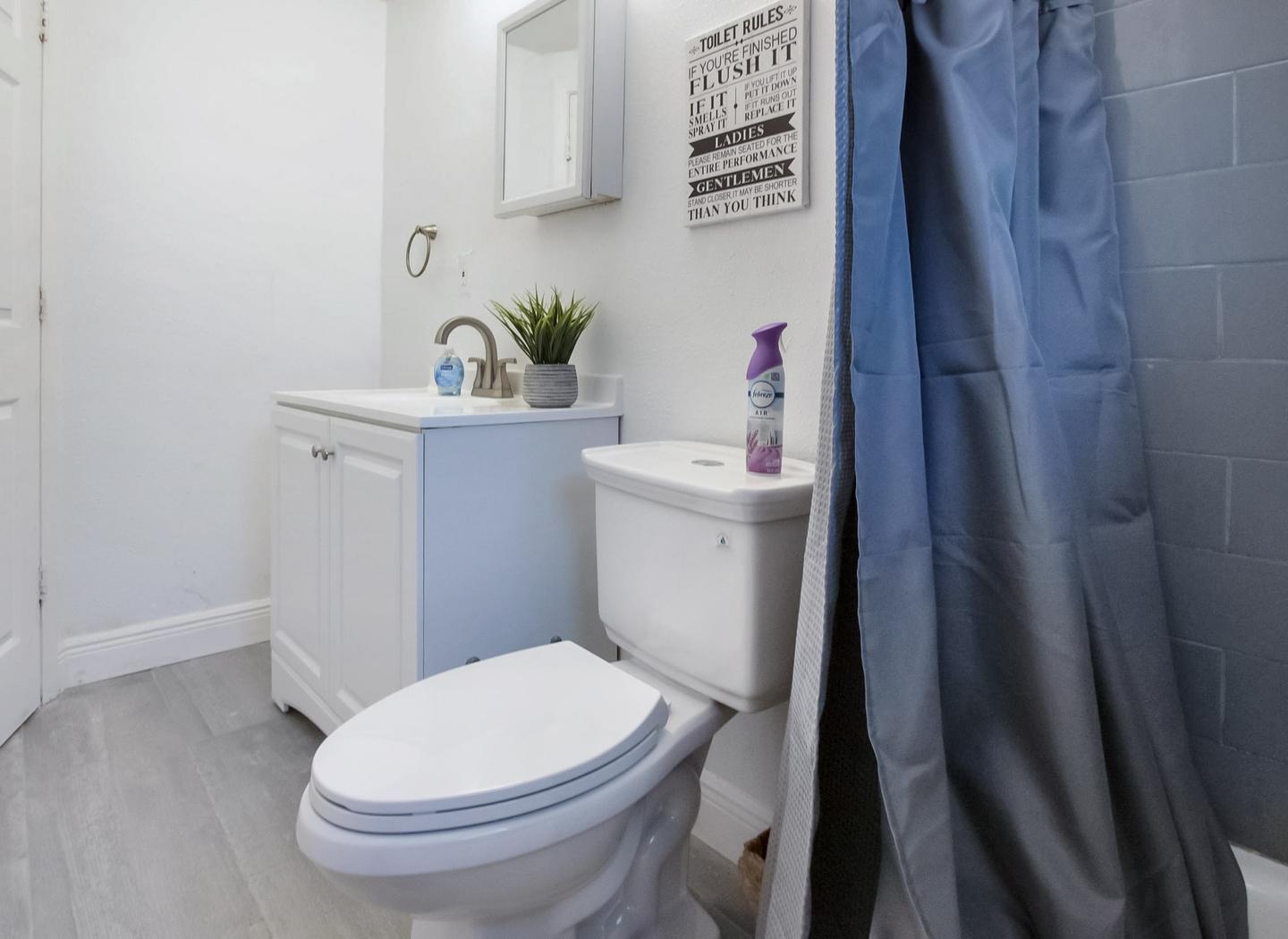 Bathroom(s)