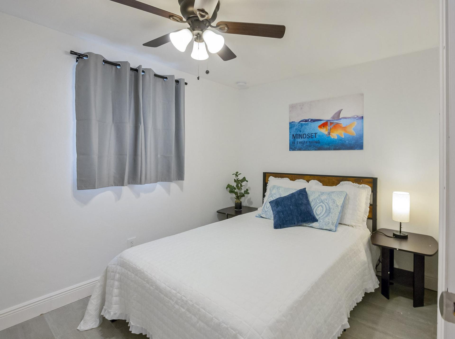 bedroom, detected:ceiling fan, window blind, bed