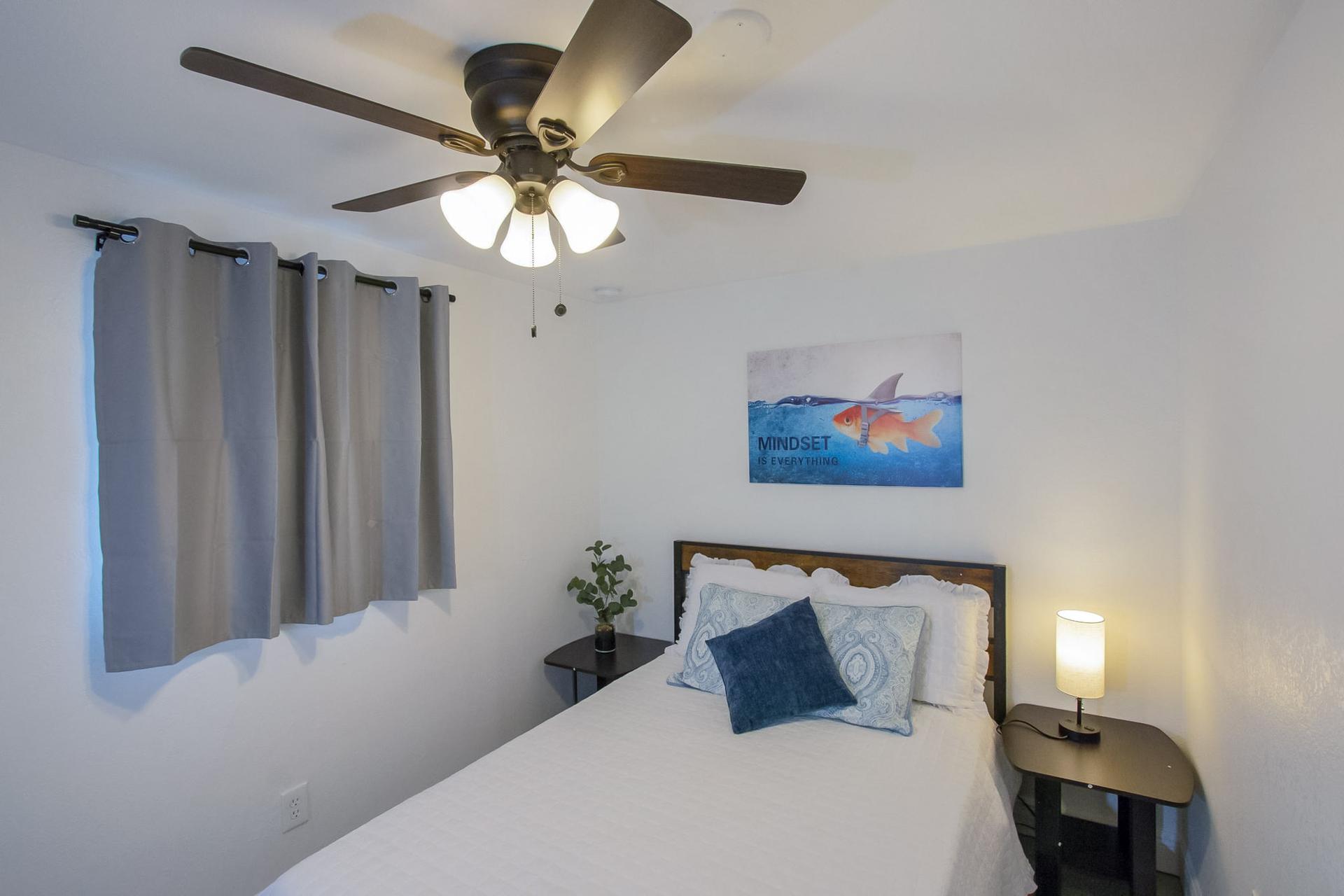 bedroom, detected:ceiling fan, window blind, bed
