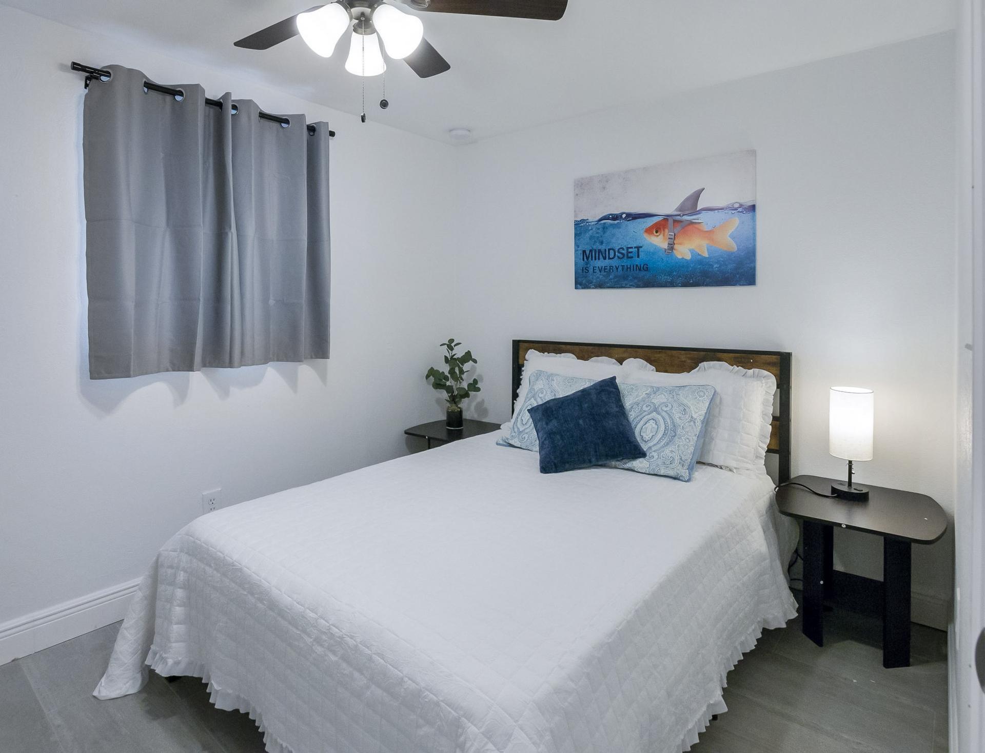 bedroom, detected:ceiling fan, bed, window blind
