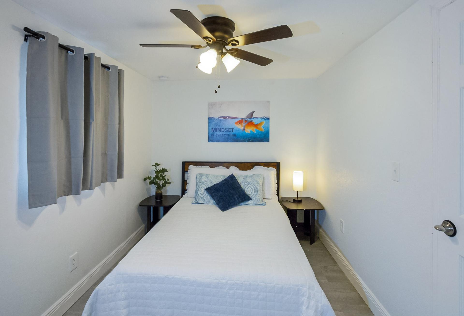 bedroom, detected:ceiling fan, window blind, bed