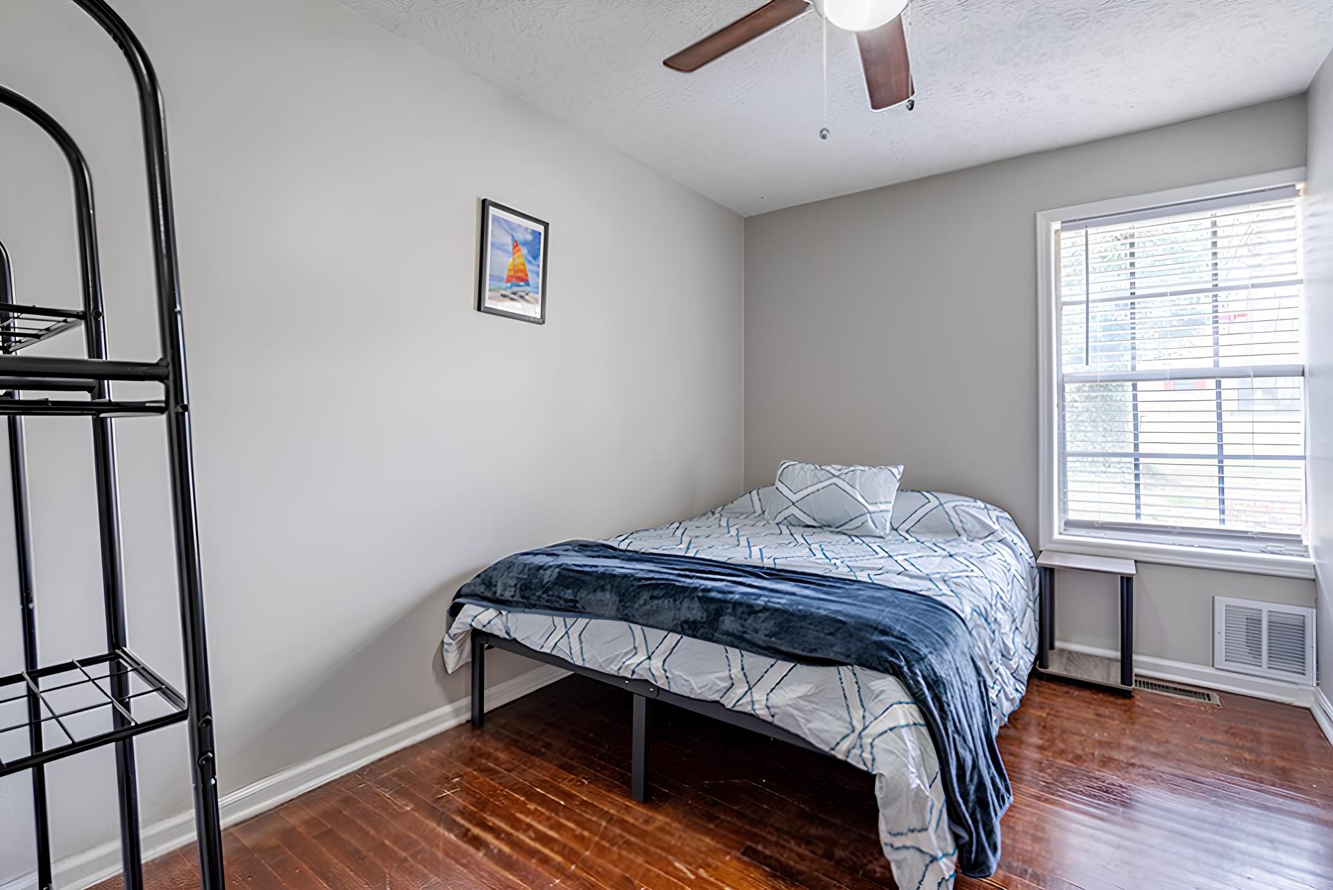 bedroom, detected:ceiling fan, bed, window blind