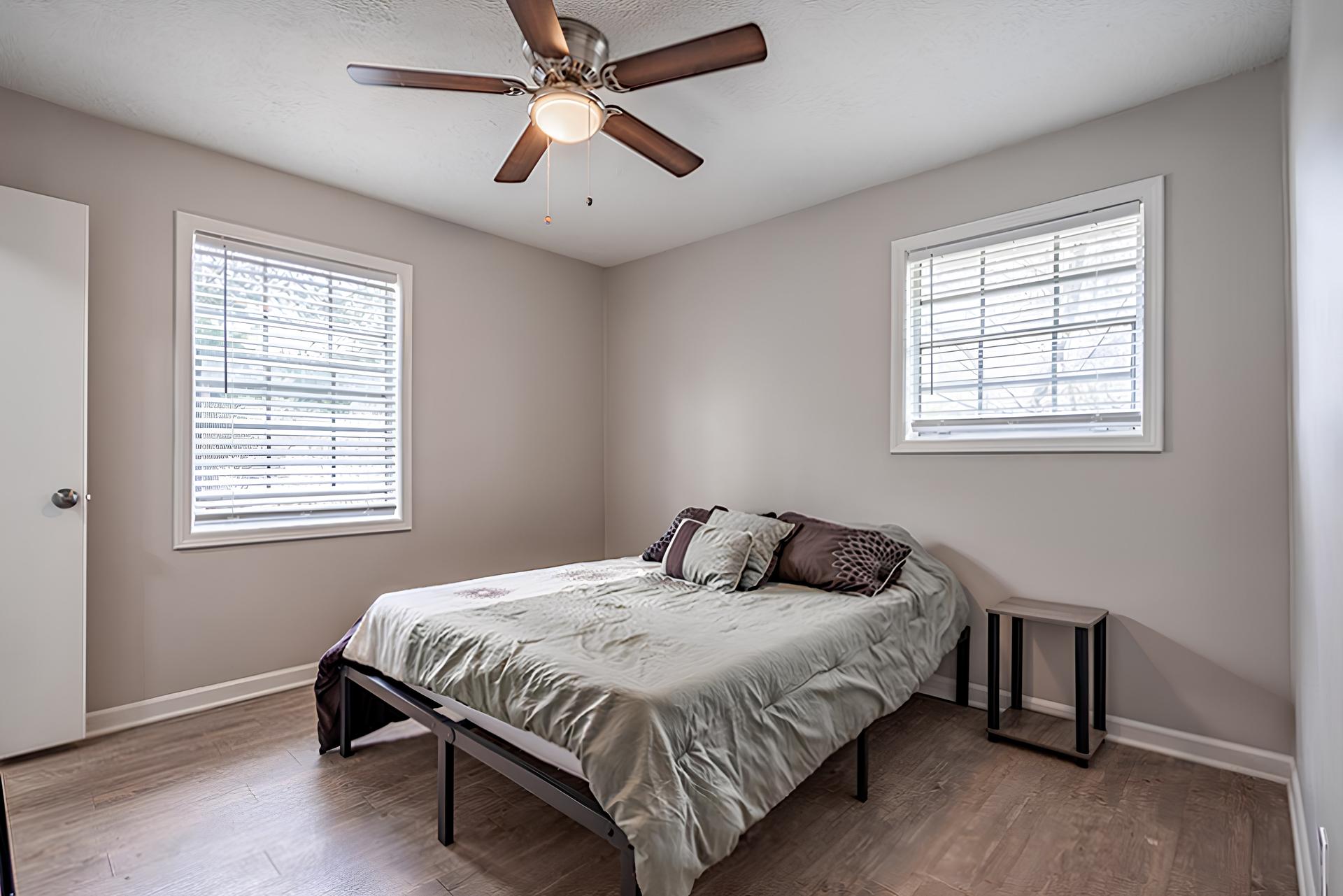 bedroom, detected:ceiling fan, window blind, bed