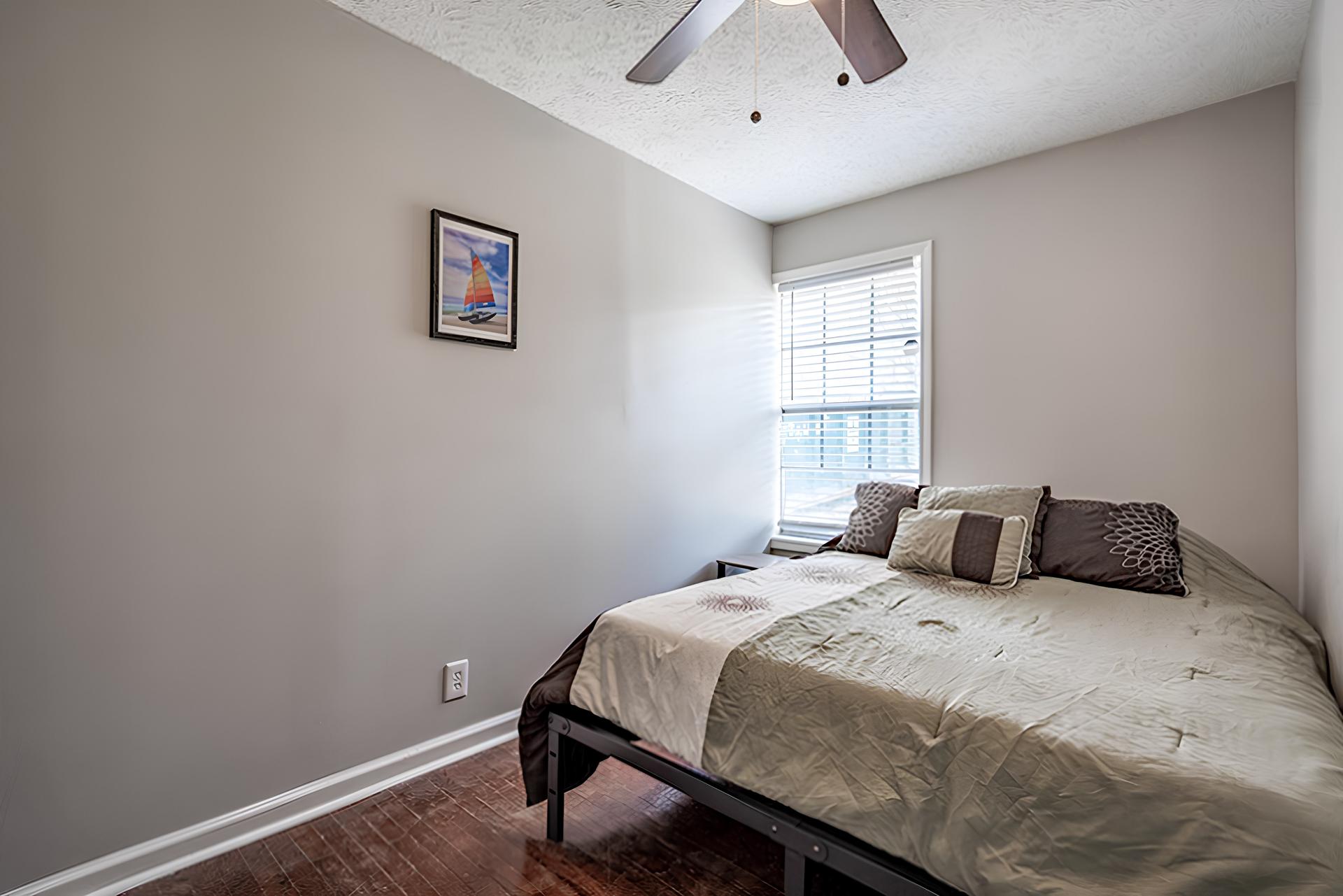 bedroom, detected:ceiling fan, window blind, bed