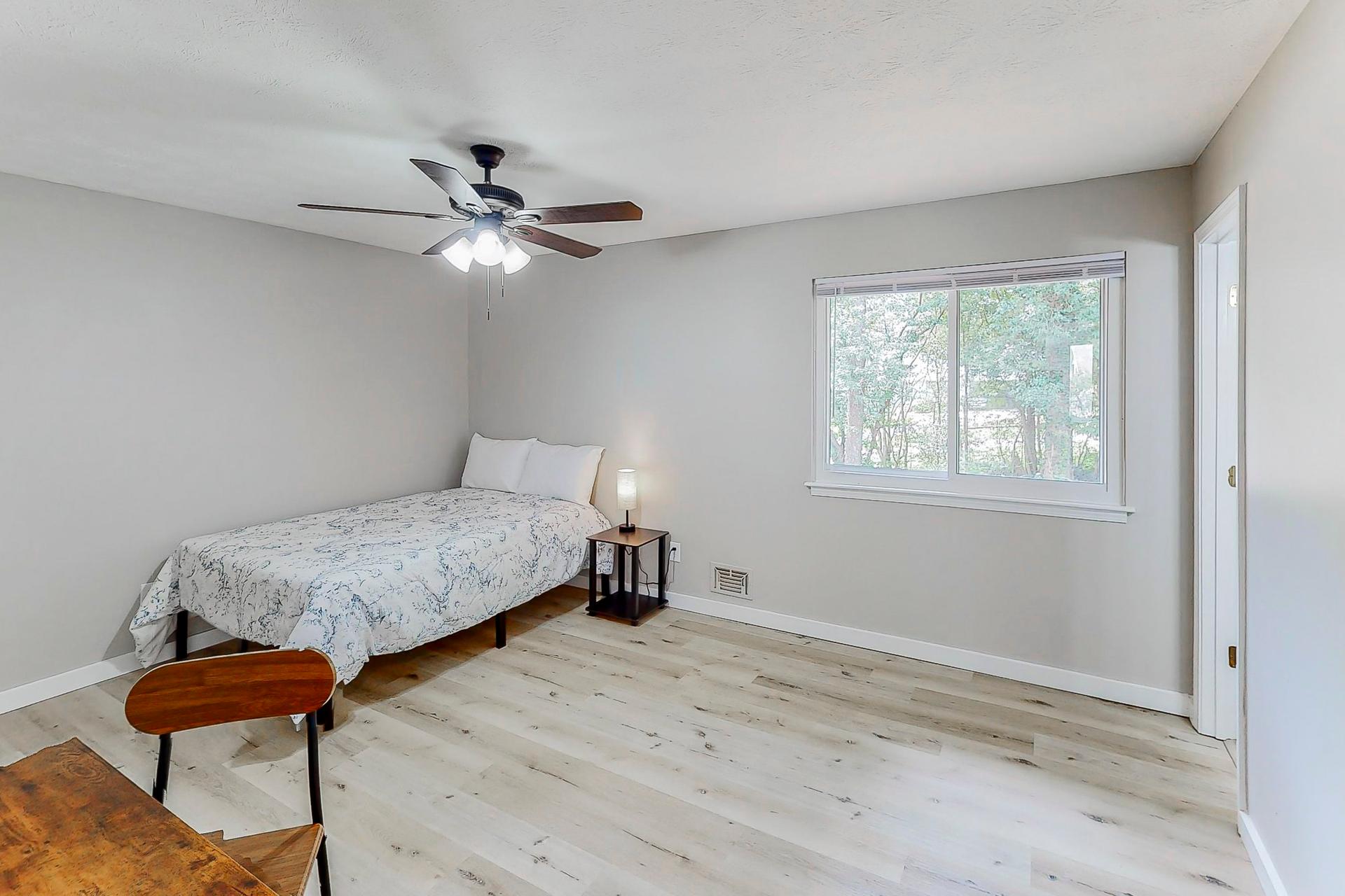 bedroom, detected:ceiling fan, bed, window blind