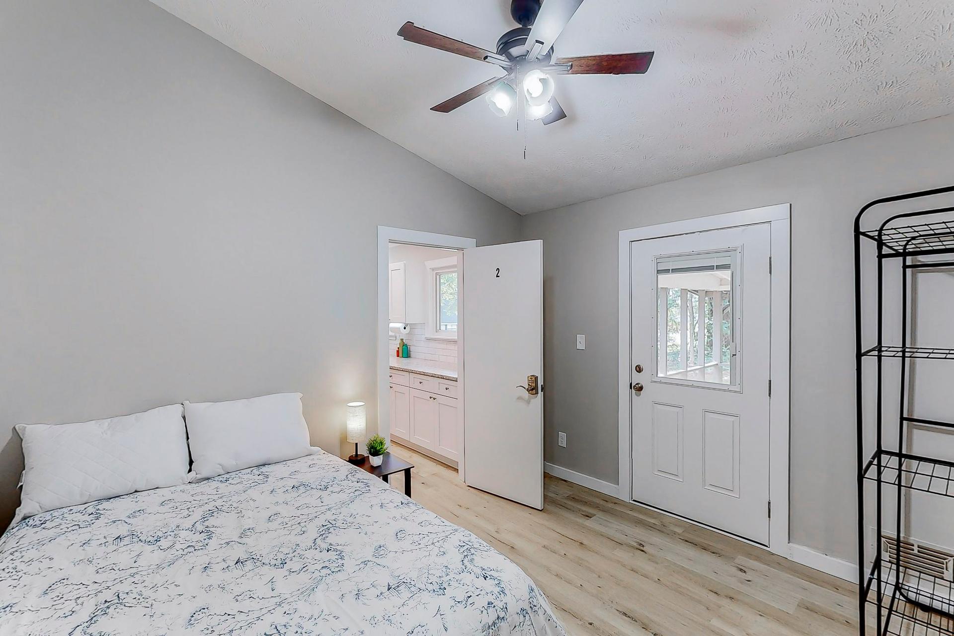 bedroom, detected:ceiling fan, window blind, bed