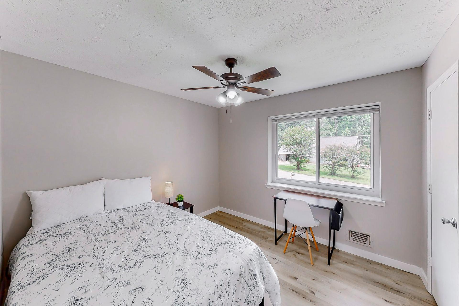 bedroom, detected:ceiling fan, bed, window blind