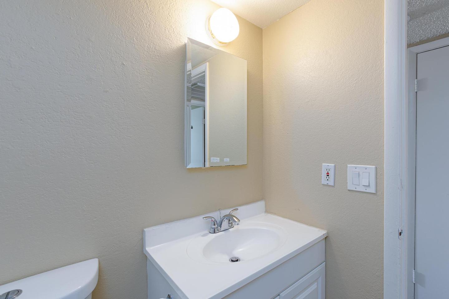 Bathroom(s)