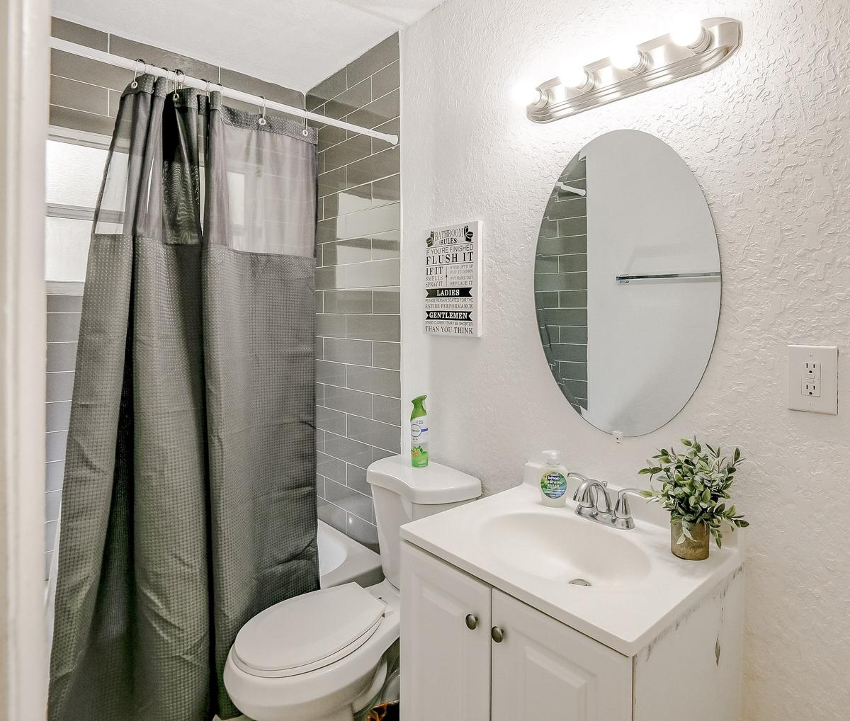 Bathroom(s)