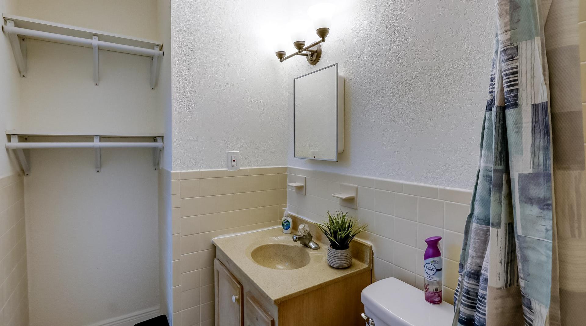 Bathroom(s)