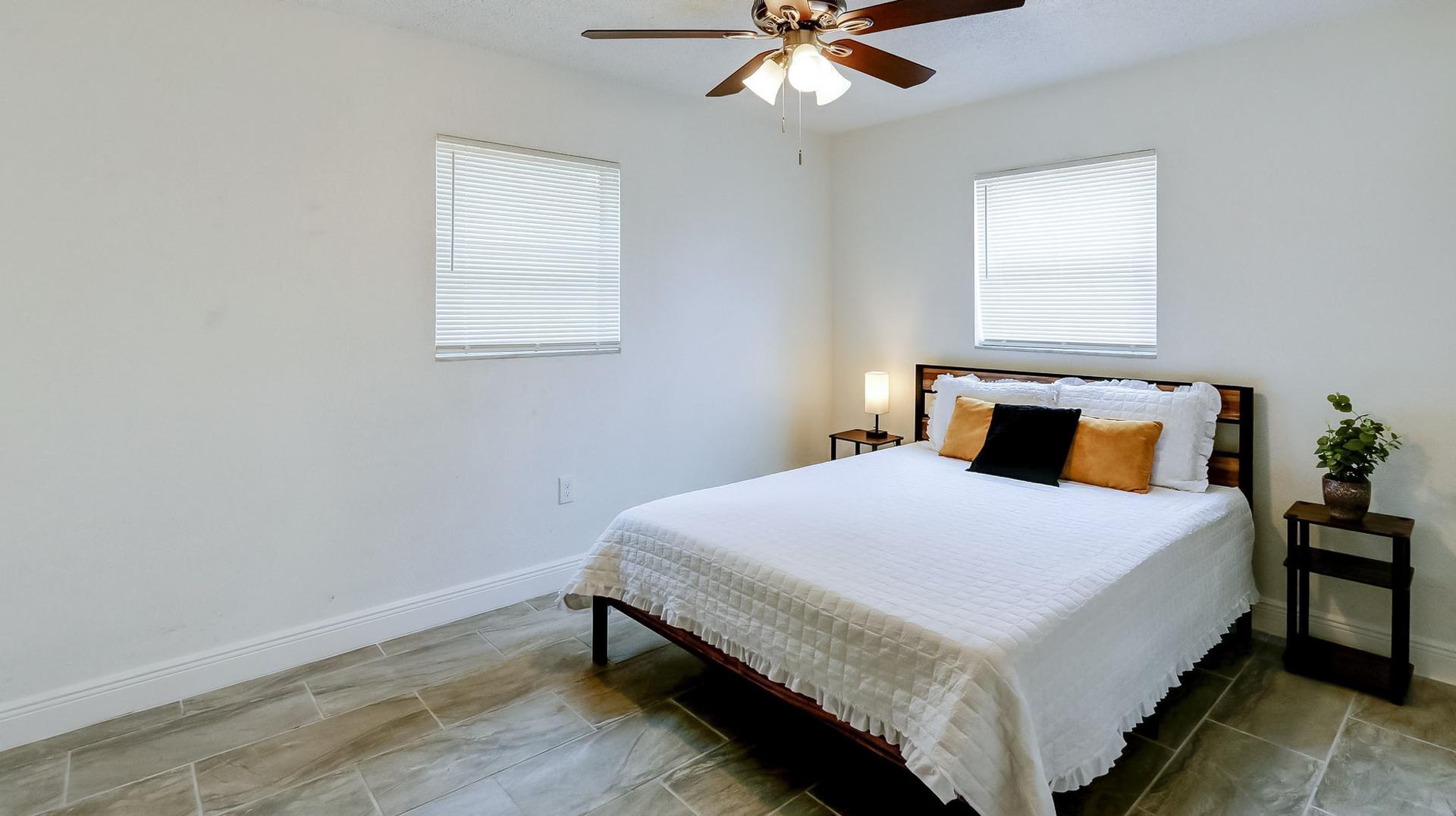bedroom, detected:ceiling fan, bed, window blind