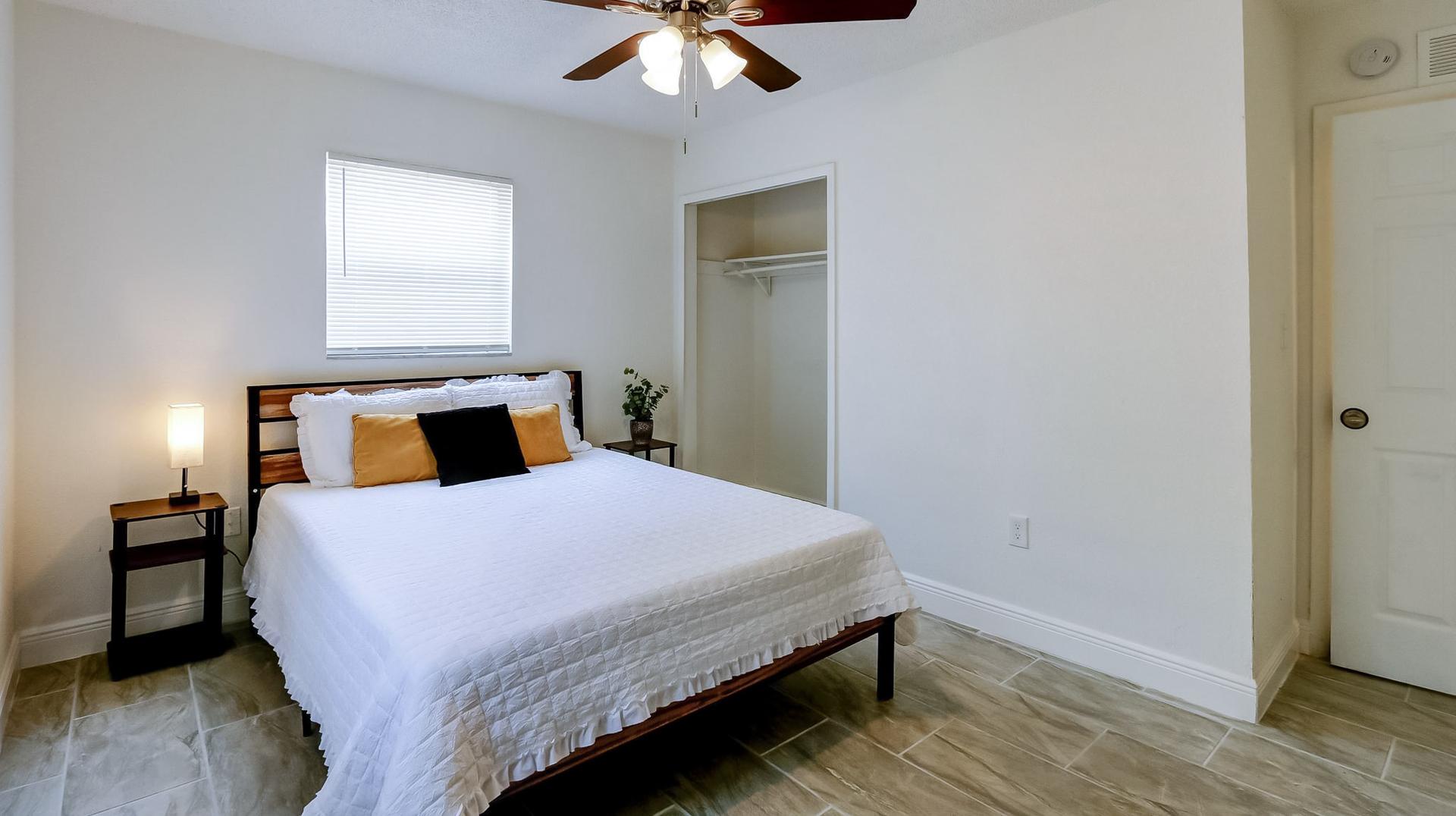 bedroom, detected:ceiling fan, bed, window blind