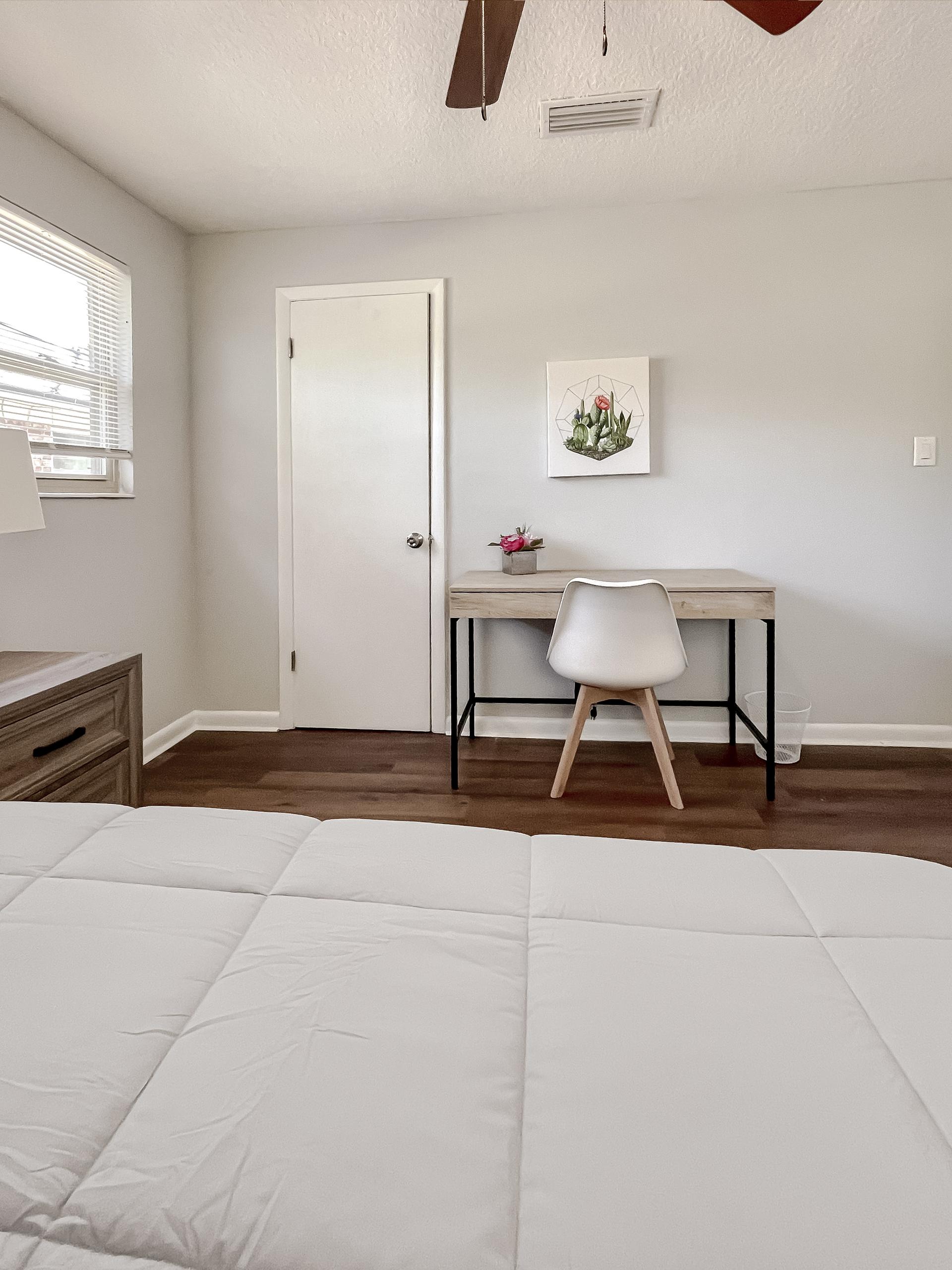 living_room, detected:window blind, carpet