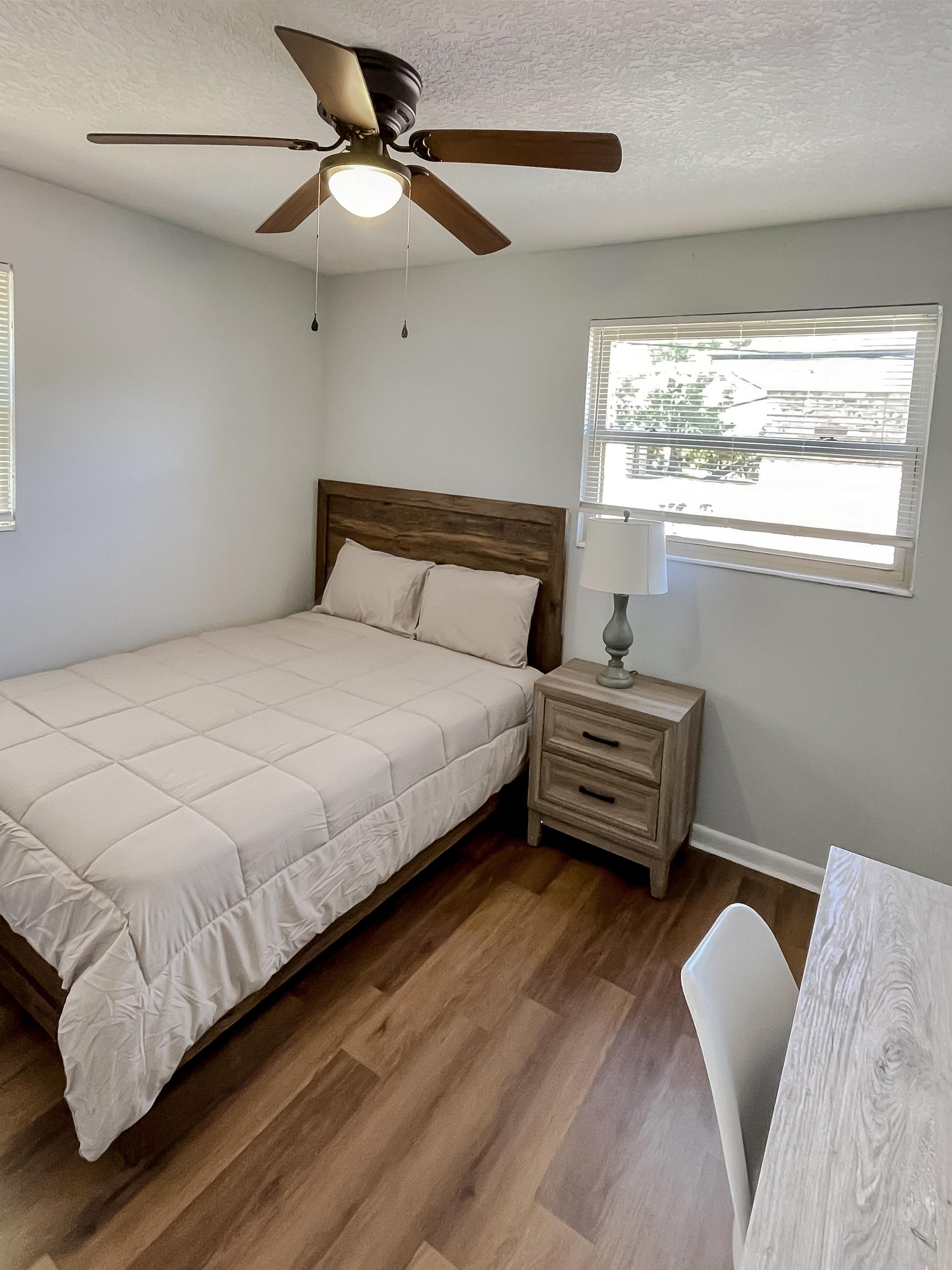 bedroom, detected:ceiling fan, window blind, bed