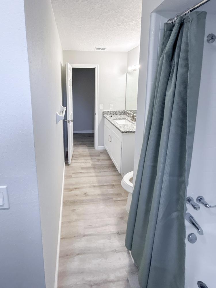 Bathroom(s)