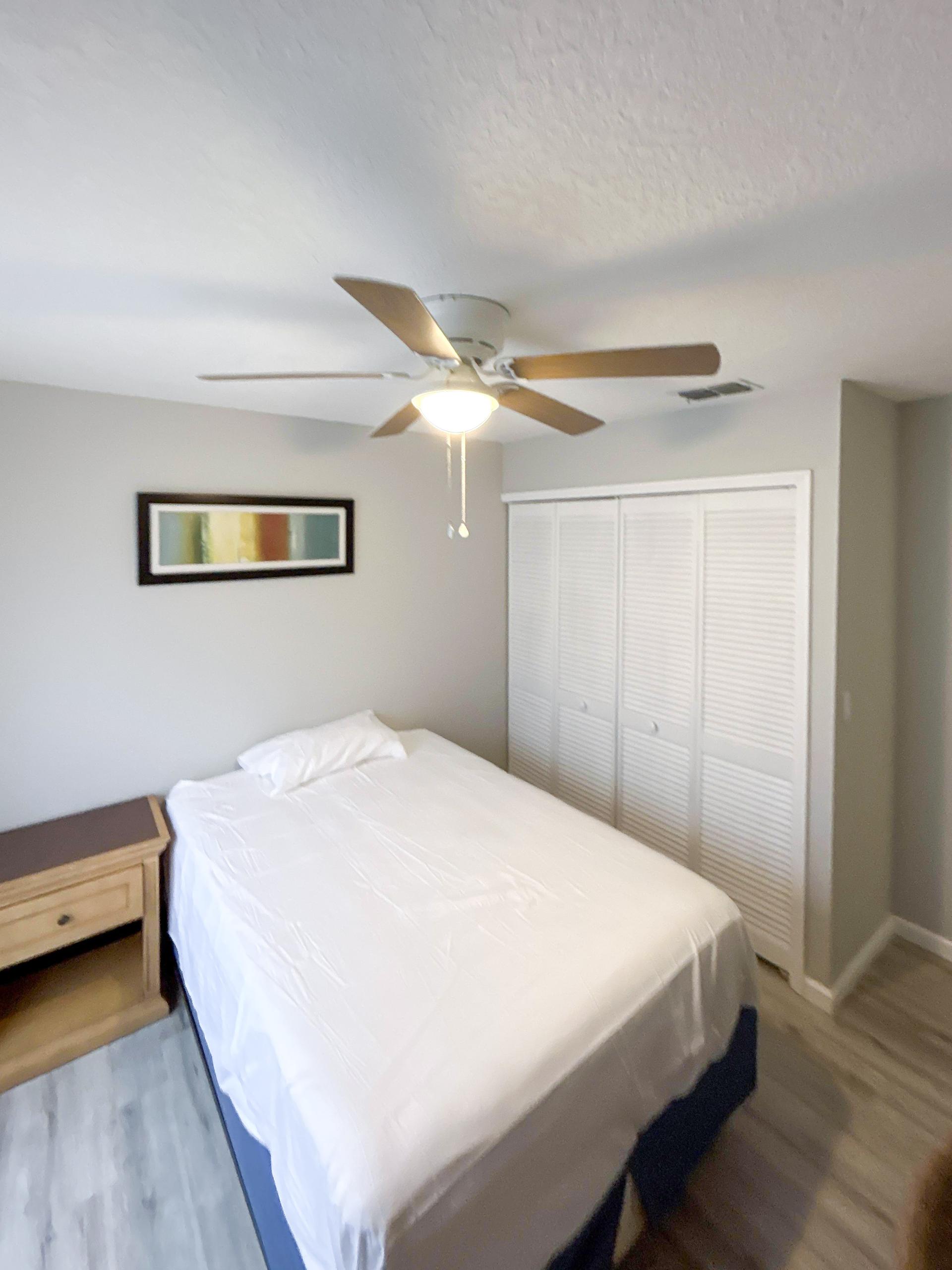 bedroom, detected:ceiling fan, bed, window blind